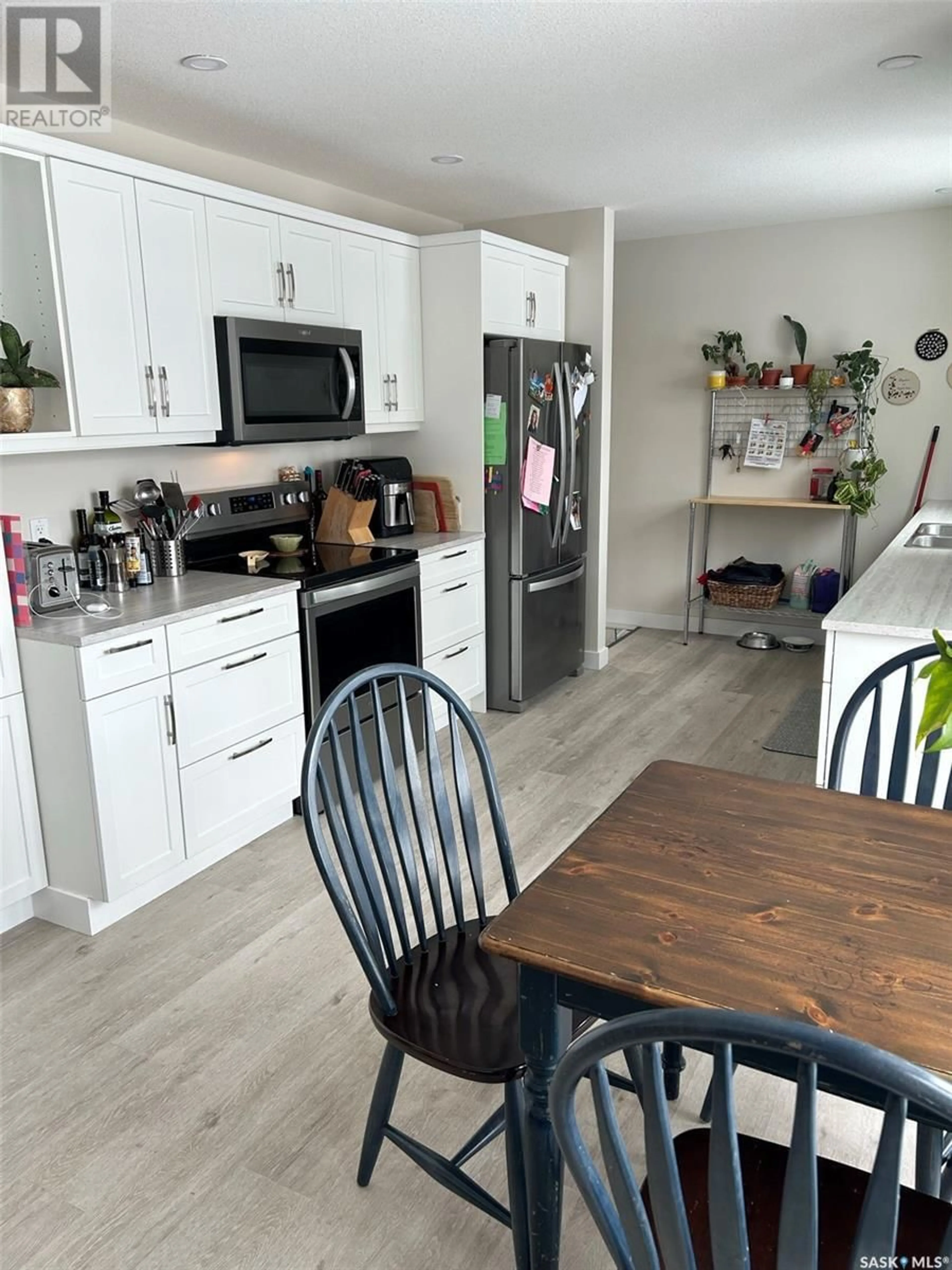 Kitchen for 433 3rd AVENUE NW, Weyburn Saskatchewan S4H1R2