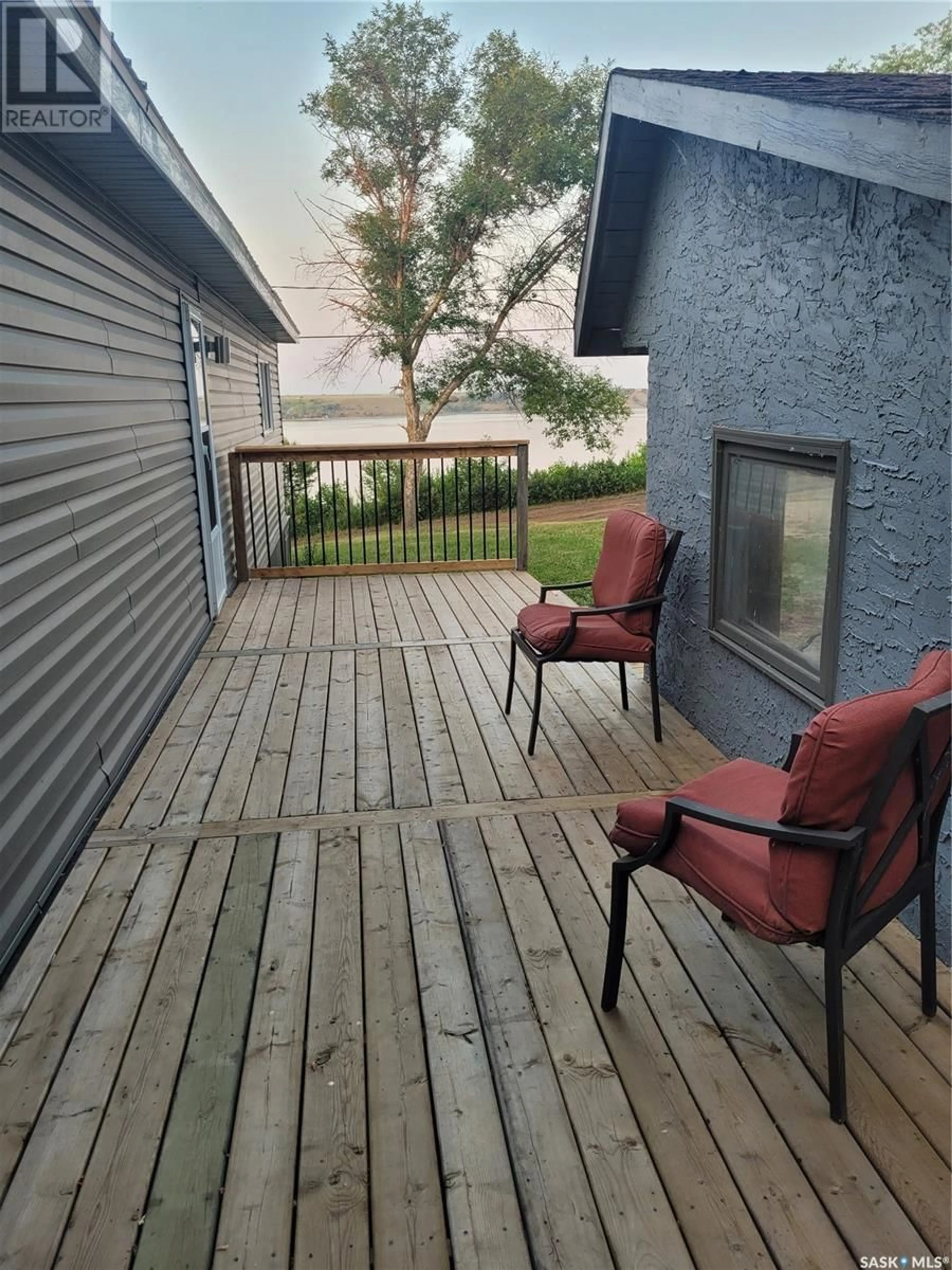 Patio for 64 Lakeview ROAD S, Grandview Beach Saskatchewan S0G4P0