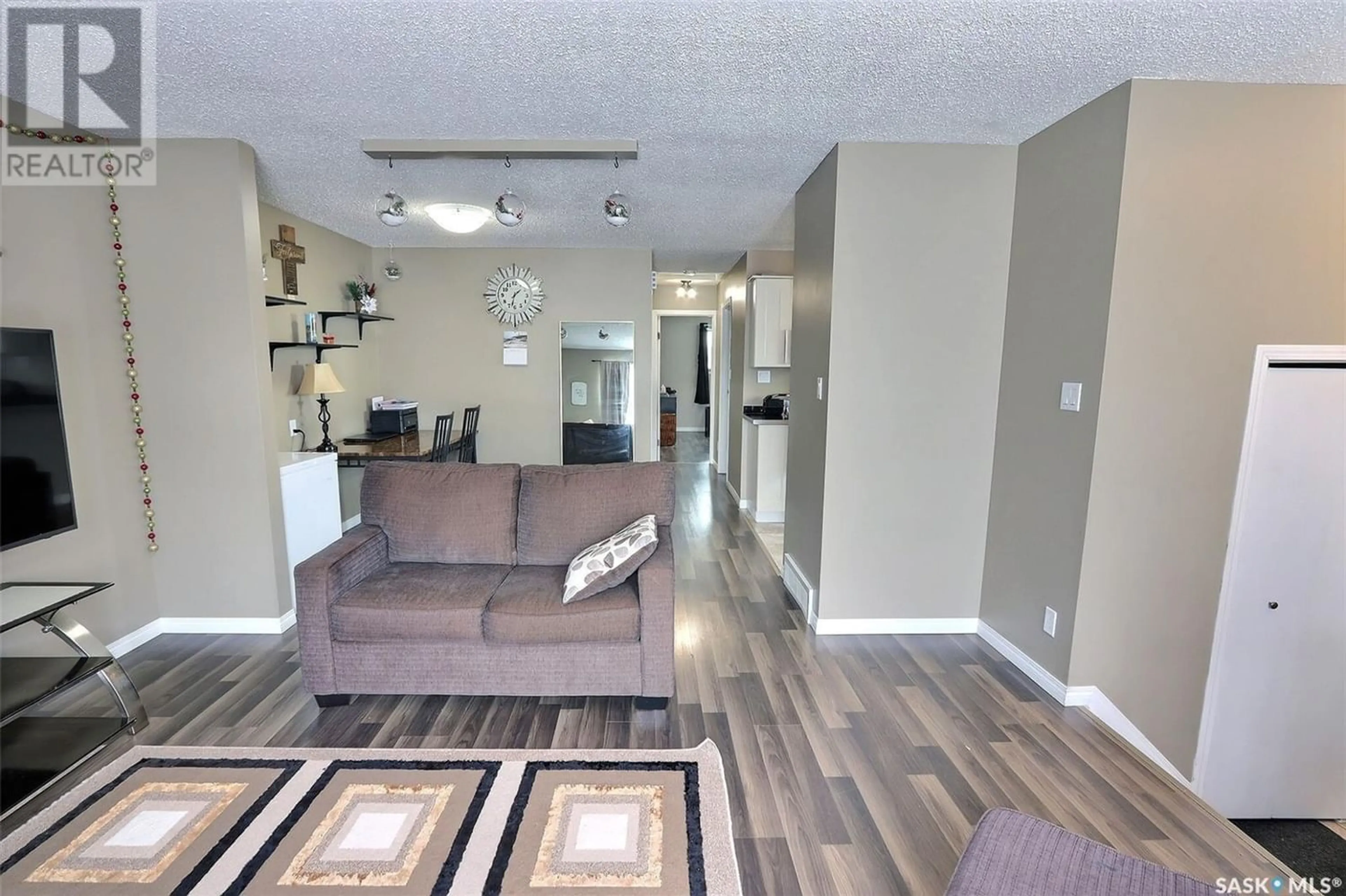 Indoor lobby for 835 7th STREET E, Prince Albert Saskatchewan S6V6T3