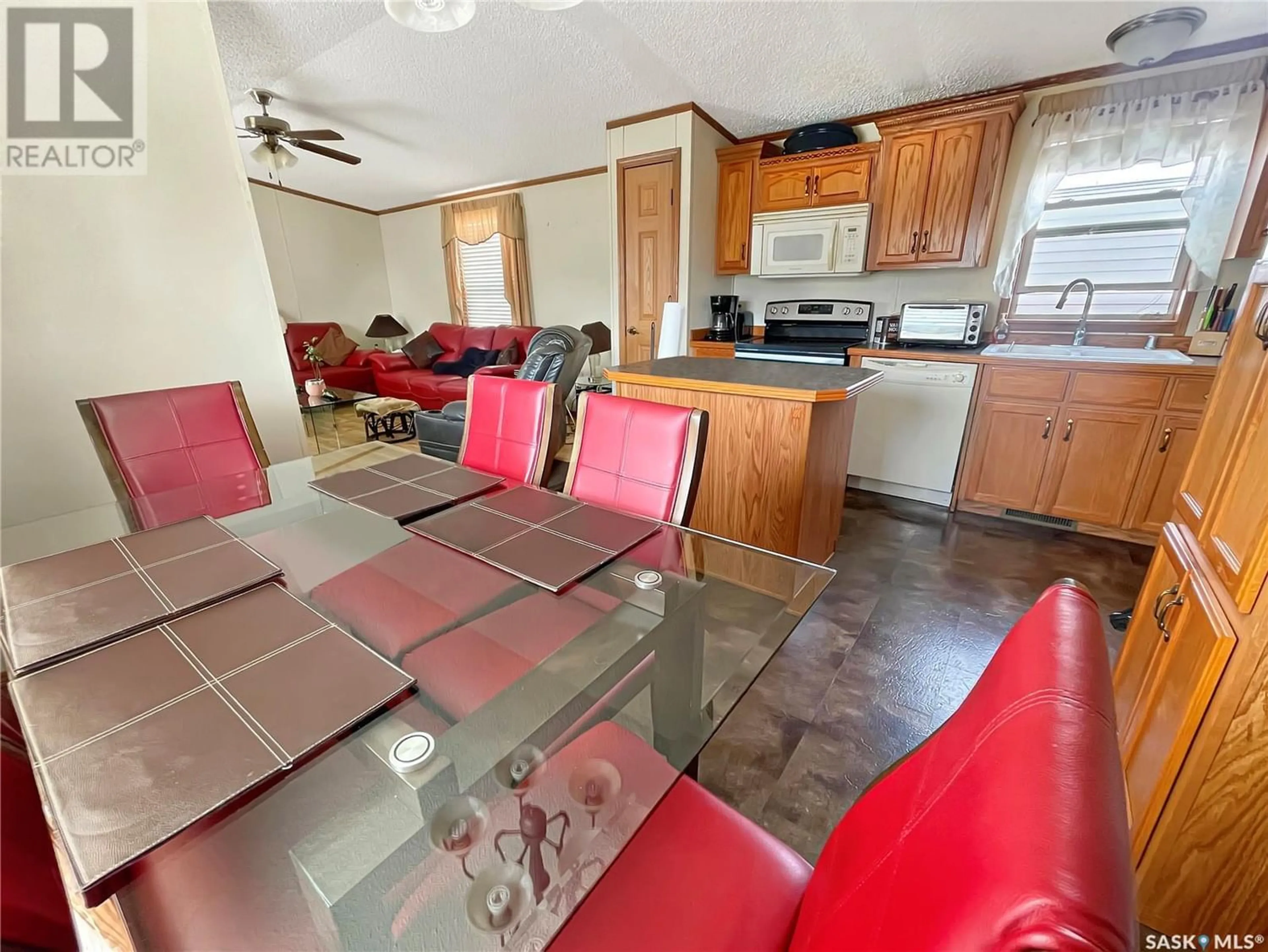 Dining room, wood floors, cottage for 128 Prairie Sun COURT, Swift Current Saskatchewan S9H3X6