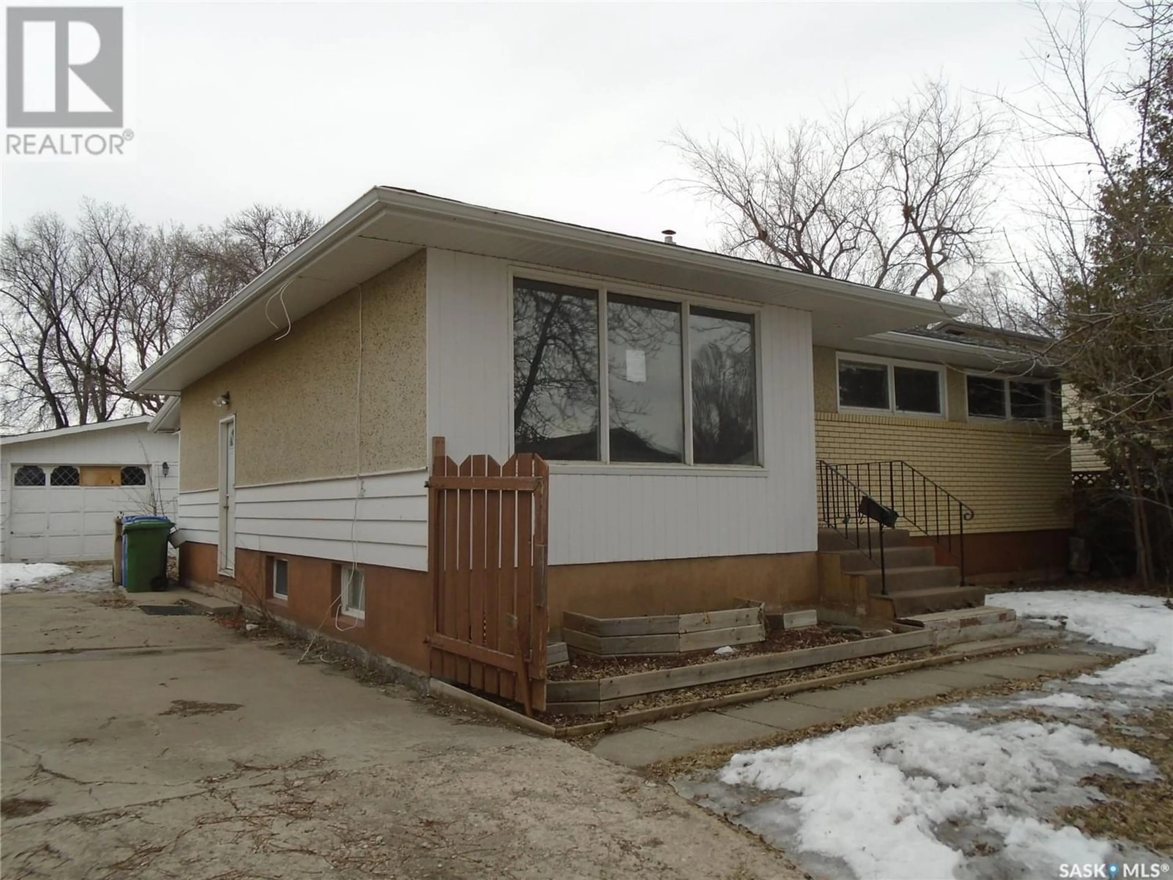 Frontside or backside of a home for 37 McCormick CRESCENT, Regina Saskatchewan S4T3J9