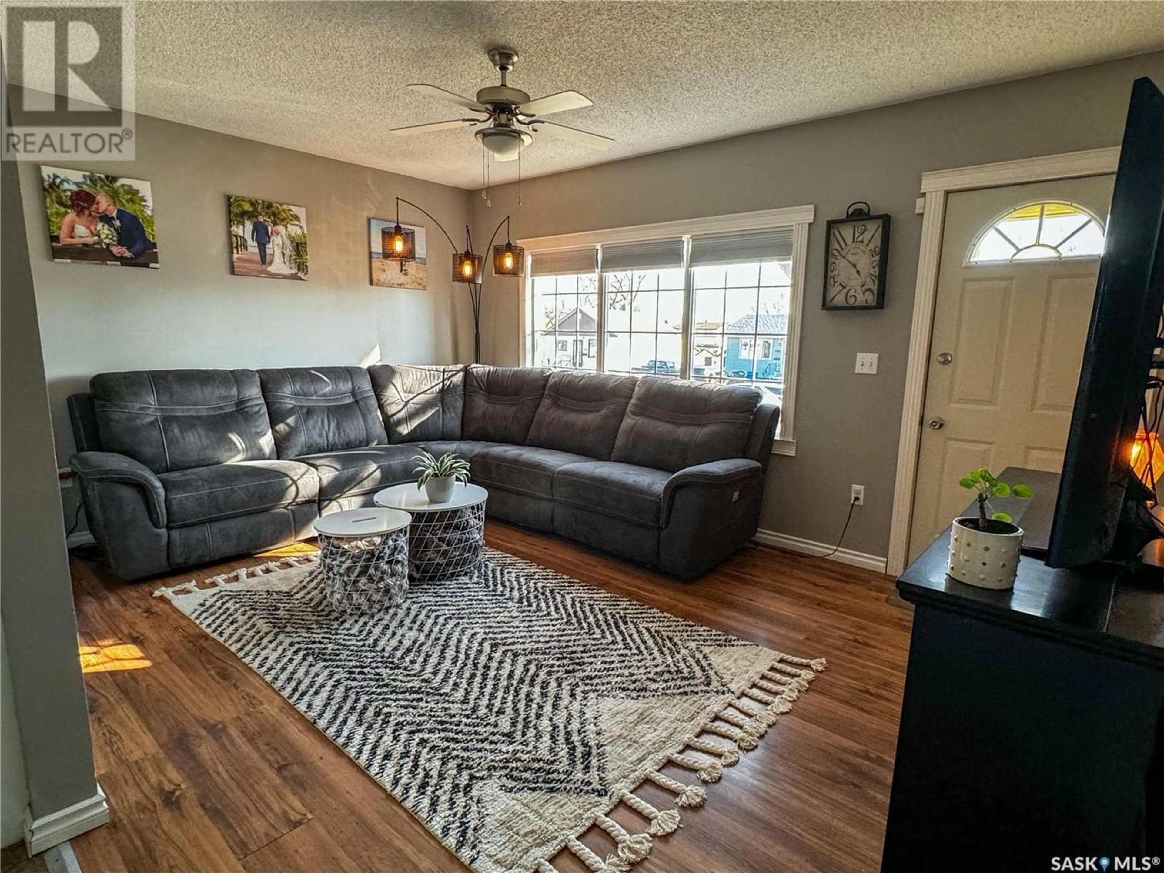 Living room for 533 First STREET, Estevan Saskatchewan S4A0E7