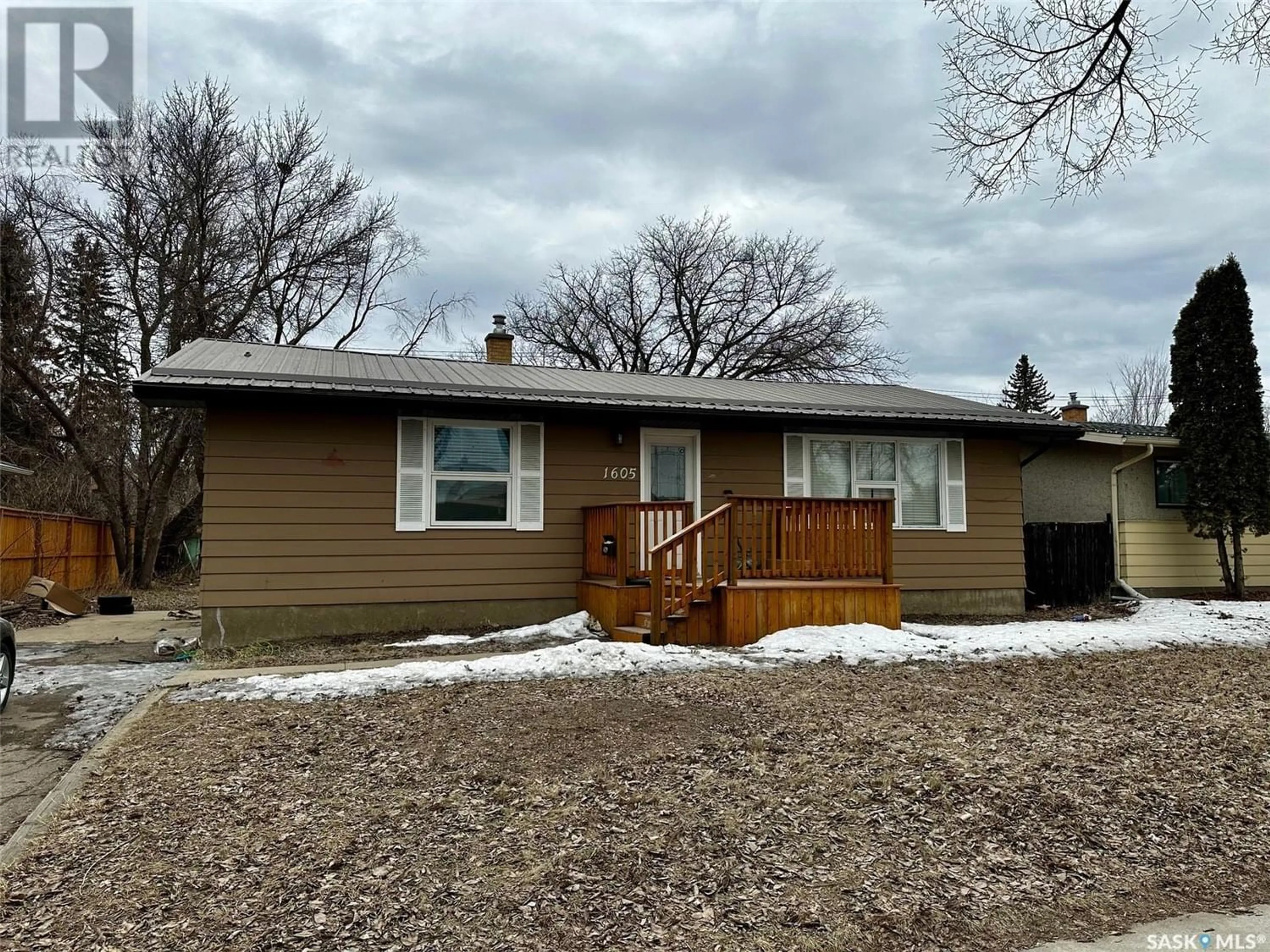 Frontside or backside of a home for 1605 MacPherson AVENUE, Regina Saskatchewan S4S4E1
