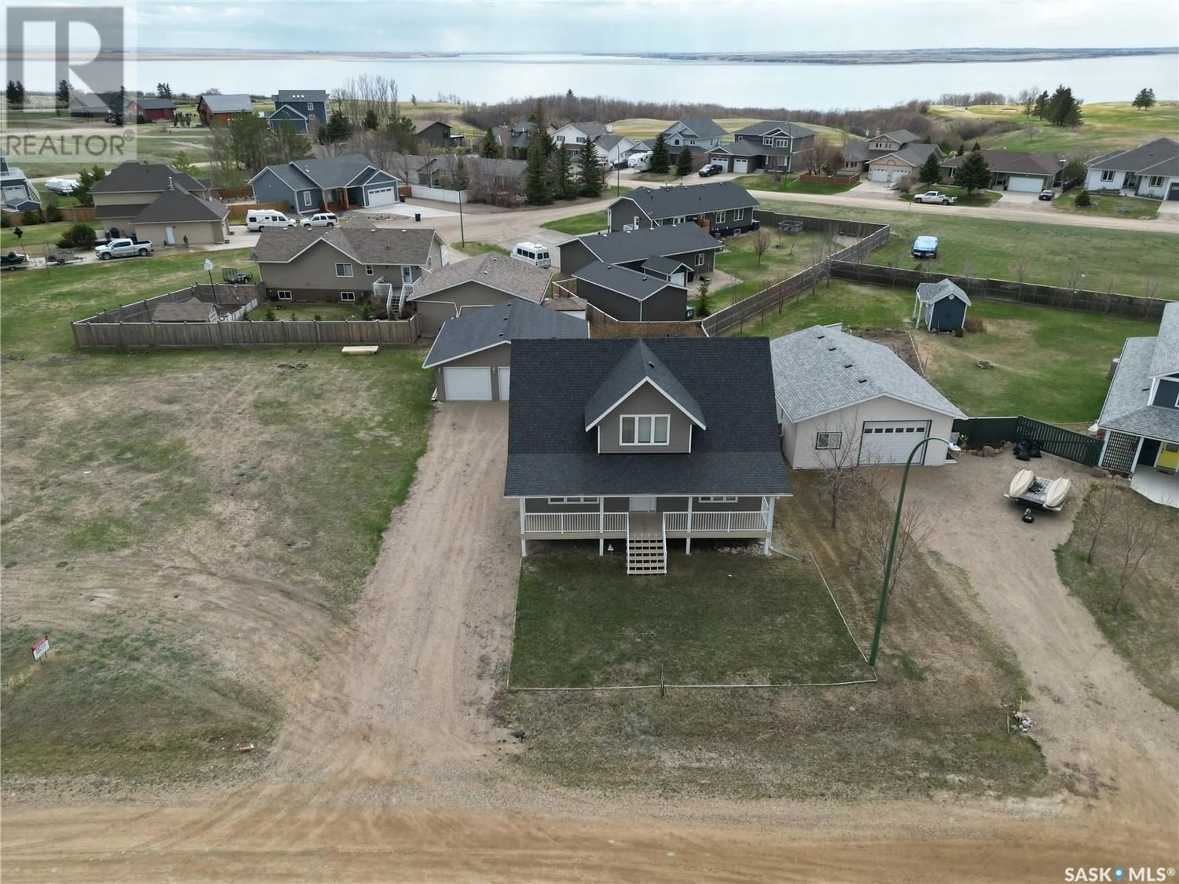 Frontside or backside of a home for 117 Putters LANE, Elbow Saskatchewan S0H1J0