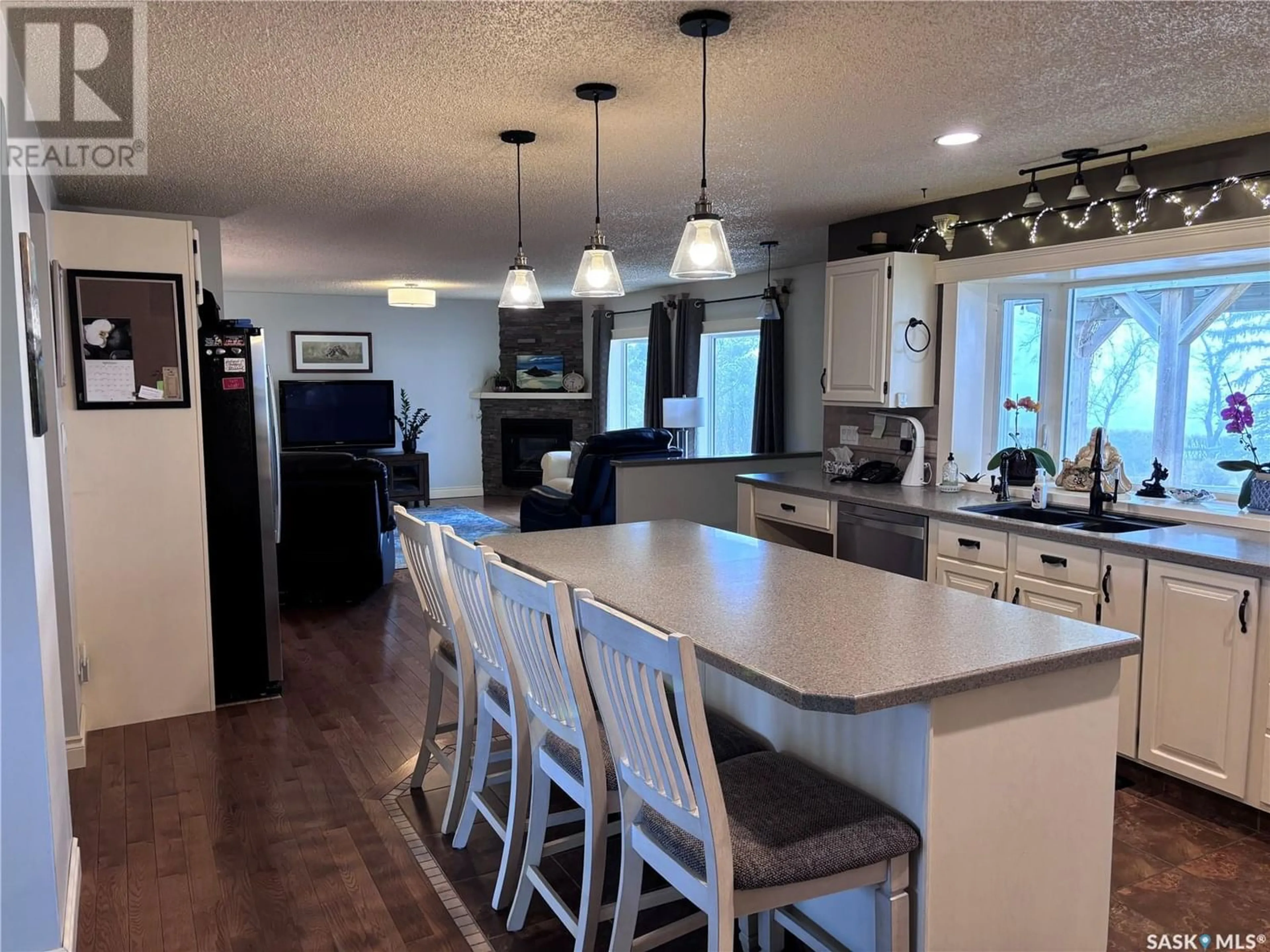 Contemporary kitchen for Davidson Acreage, Swift Current Rm No. 137 Saskatchewan S9H4V1