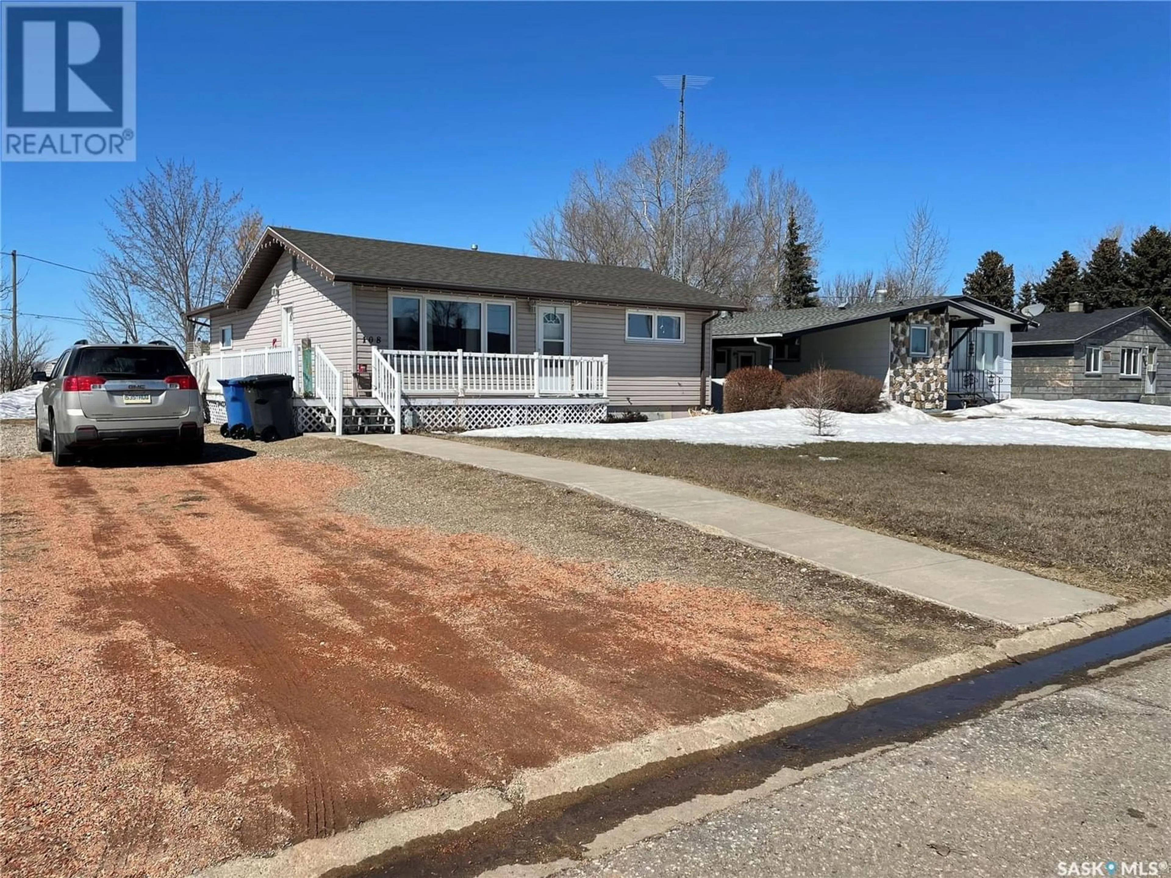 Frontside or backside of a home for 108 Fourth STREET W, Carnduff Saskatchewan S0G0S0