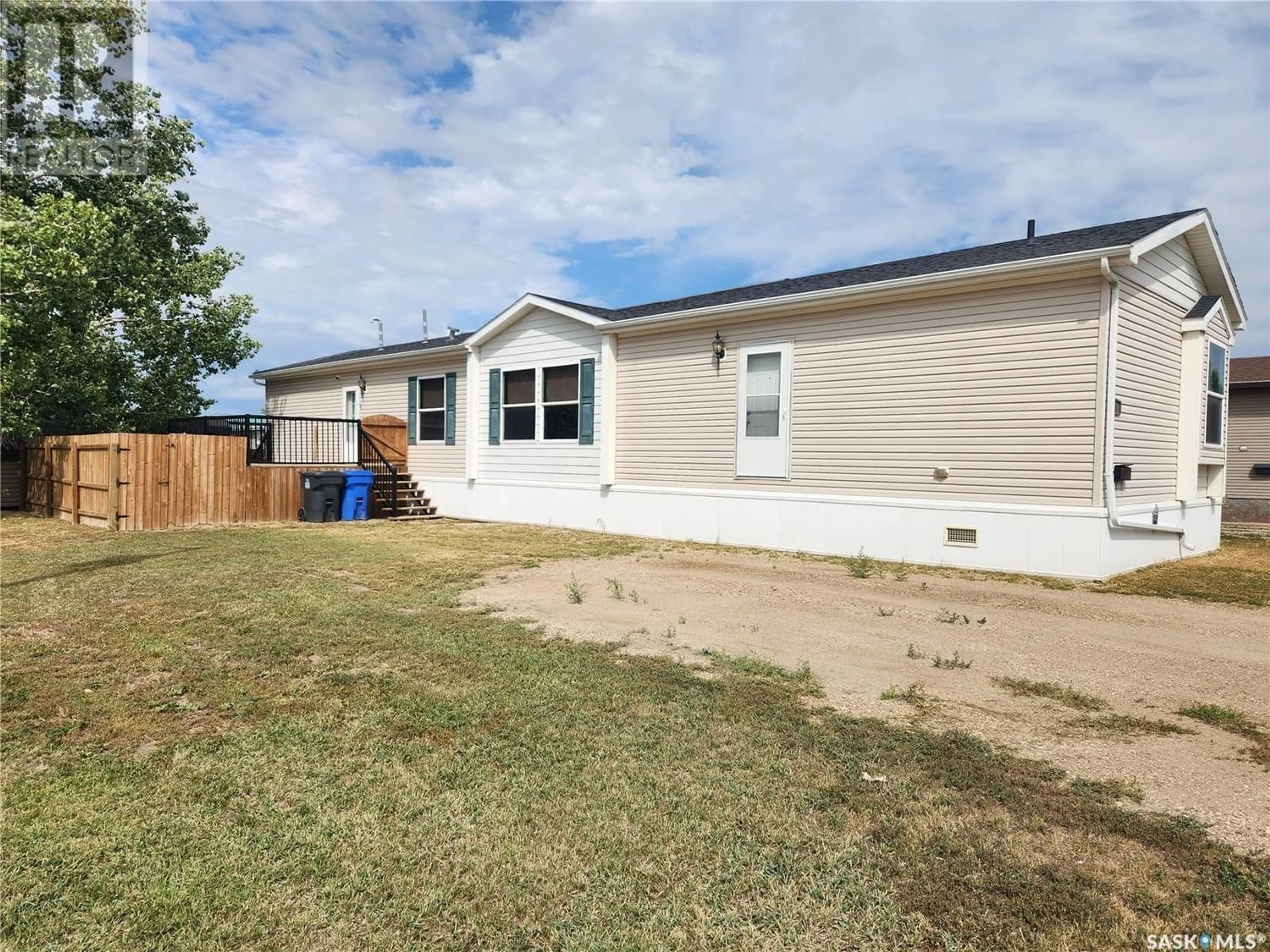 A pic from exterior of the house or condo for 43 106 1st AVENUE SW, Weyburn Saskatchewan S4H2J1