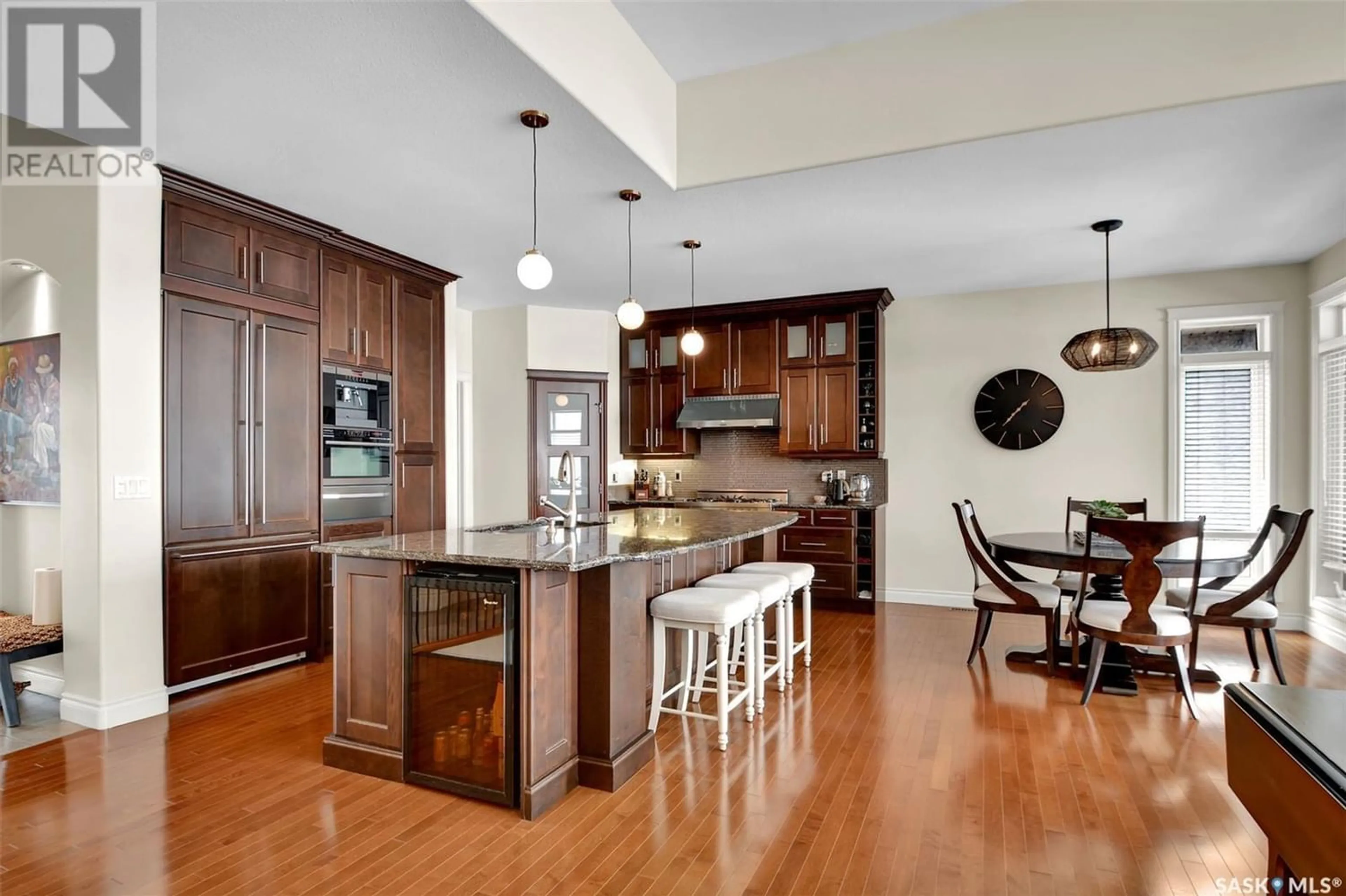 Contemporary kitchen for 14 501 Cartwright STREET, Saskatoon Saskatchewan S7T1E1