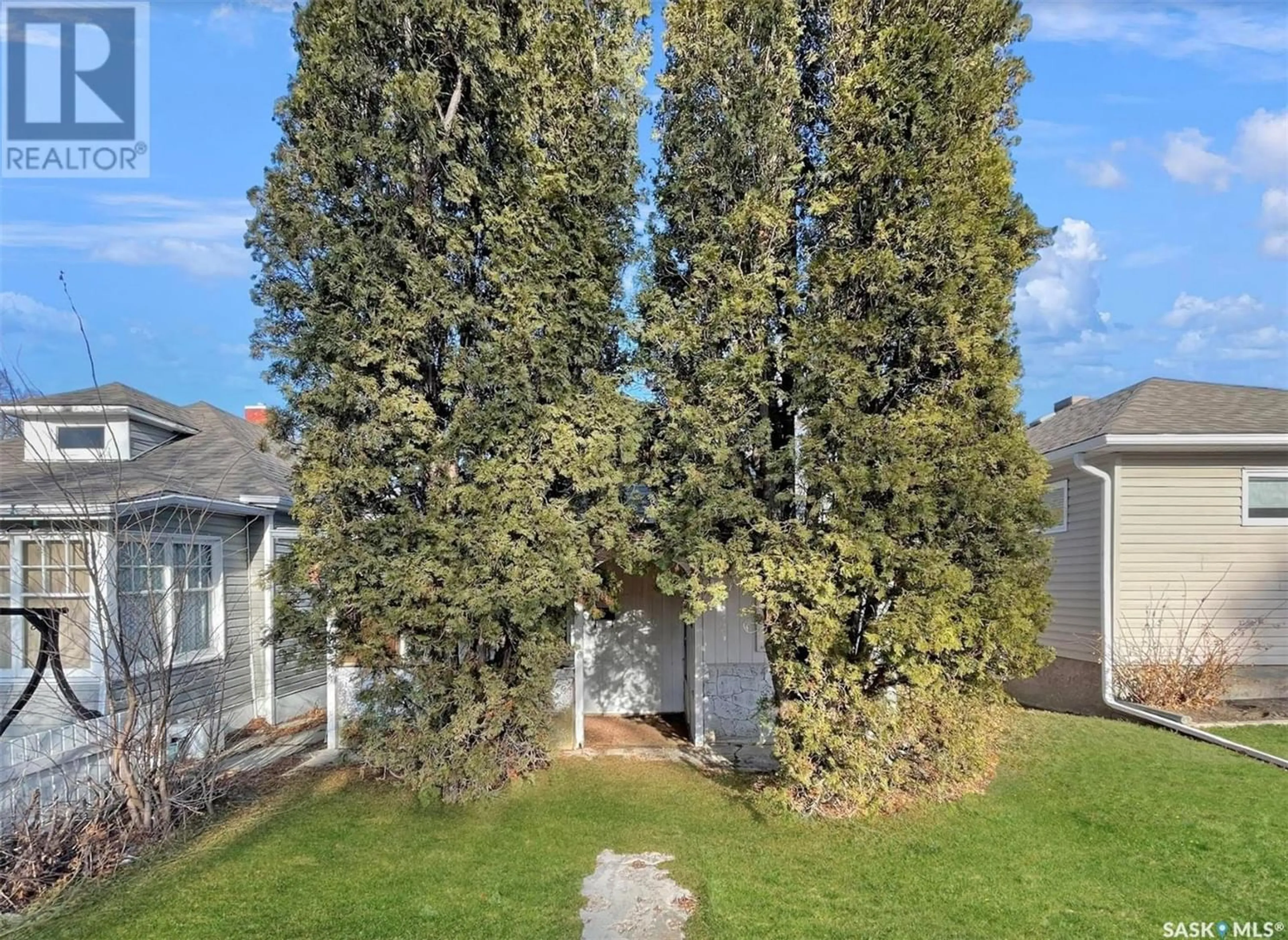 Frontside or backside of a home for 521 3rd AVENUE NE, Swift Current Saskatchewan S9H2H3