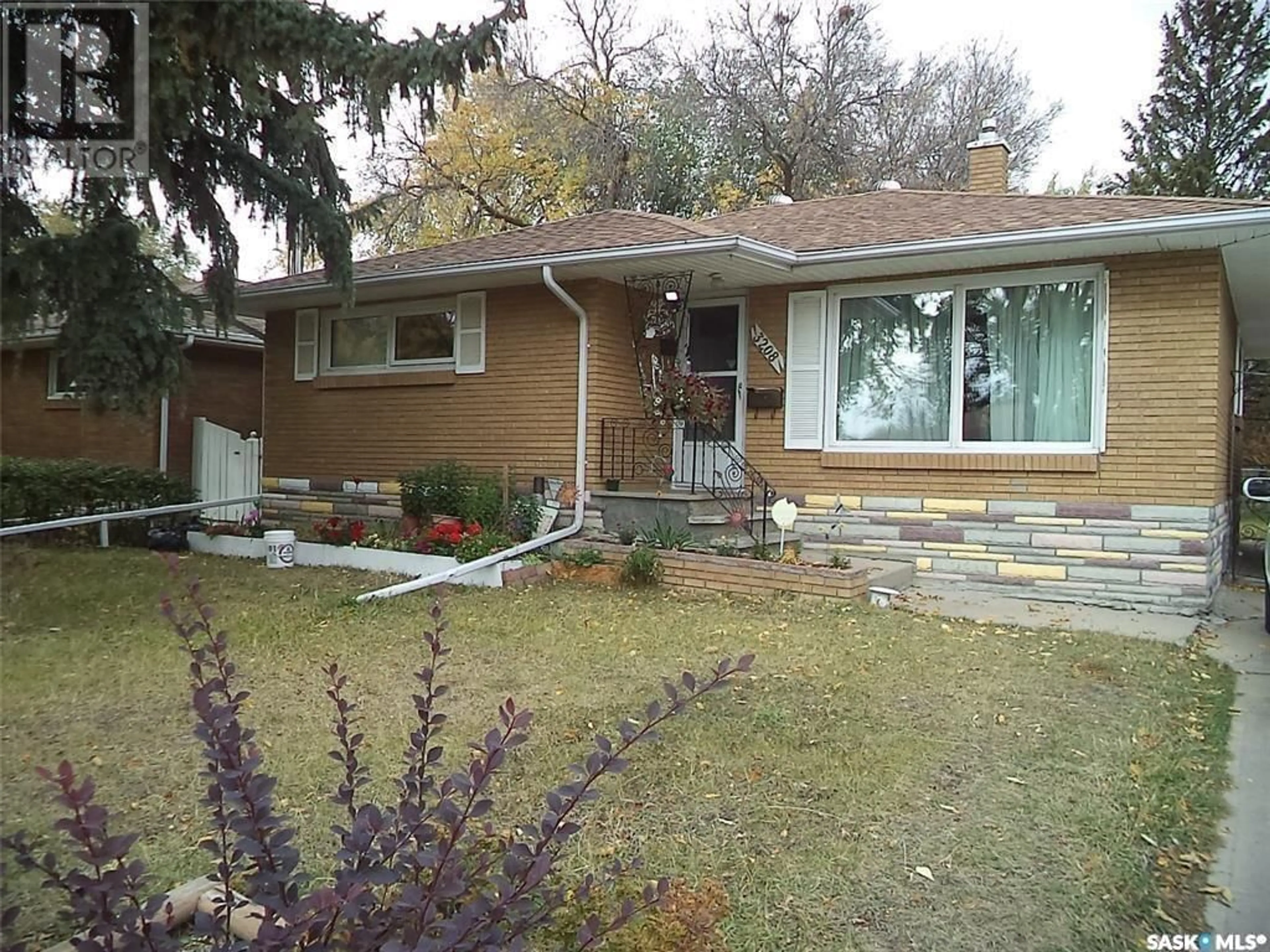 Frontside or backside of a home for 3208 Patricia STREET, Regina Saskatchewan S4R3V7