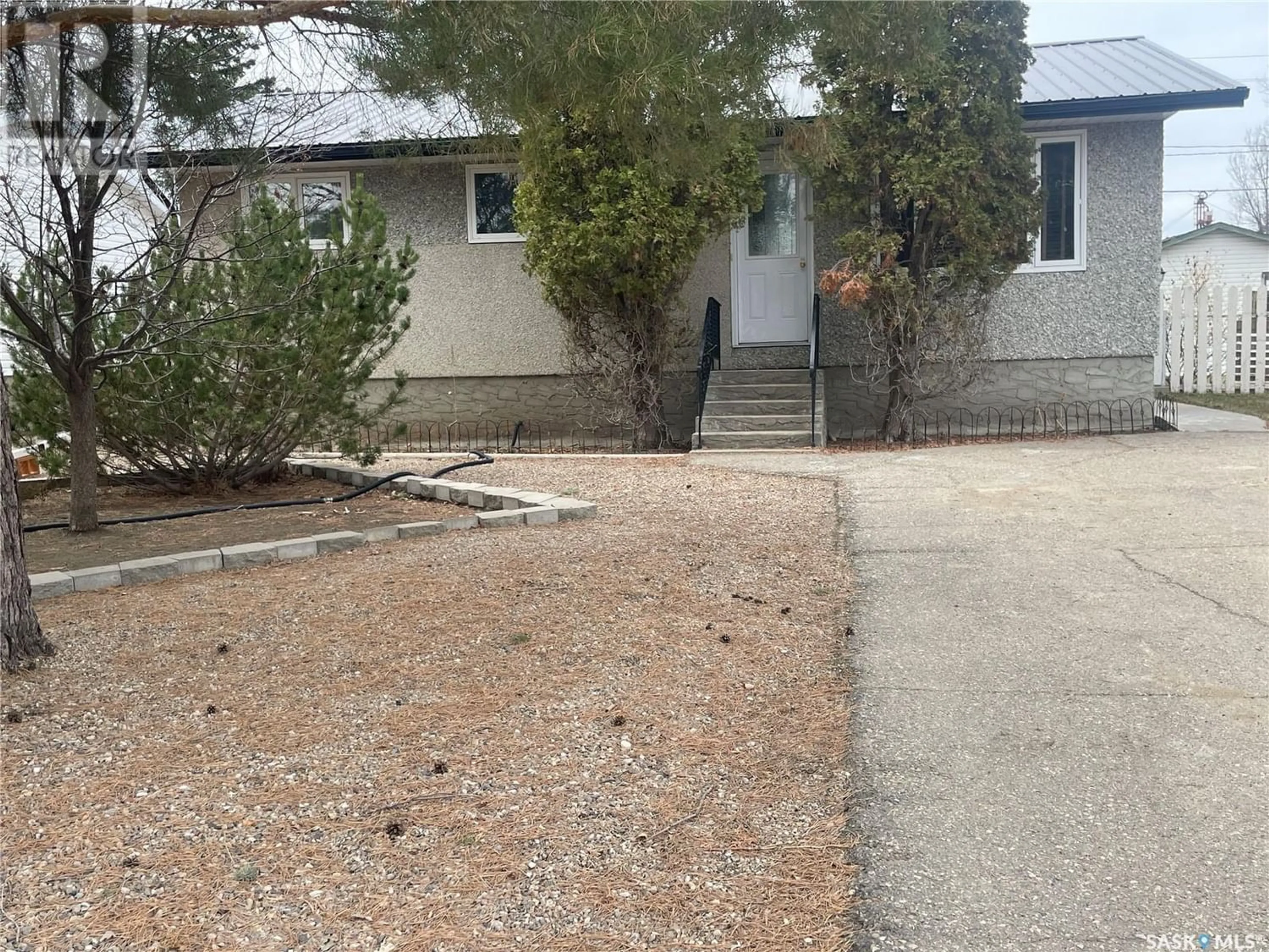 Frontside or backside of a home for 107 Griffin STREET, Maple Creek Saskatchewan S0N1N0