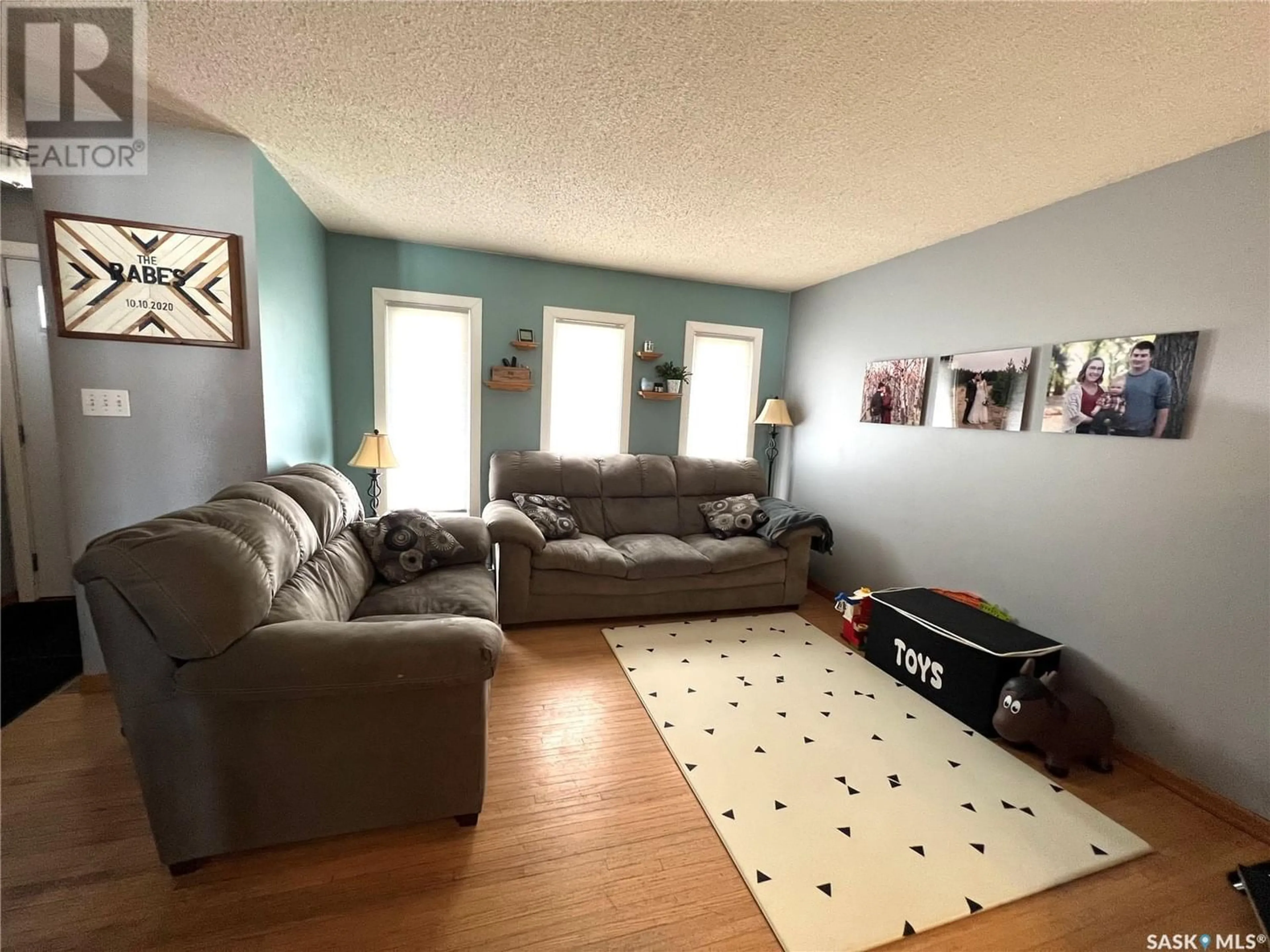 Living room for 288 13TH AVENUE NE, Swift Current Saskatchewan S9H2V7