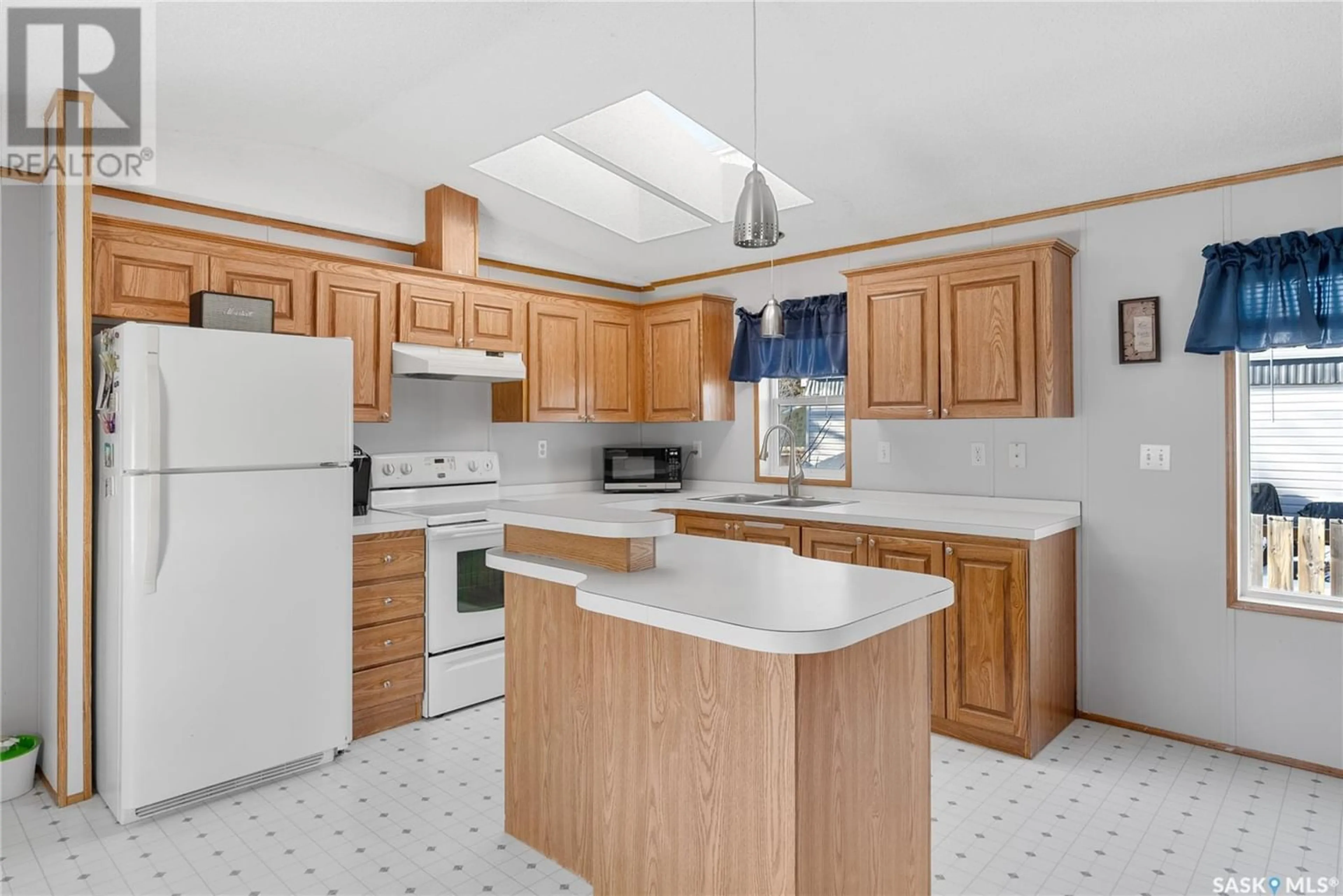 Standard kitchen for 168 Aspen PLACE, Sunset Estates Saskatchewan S7B0A4