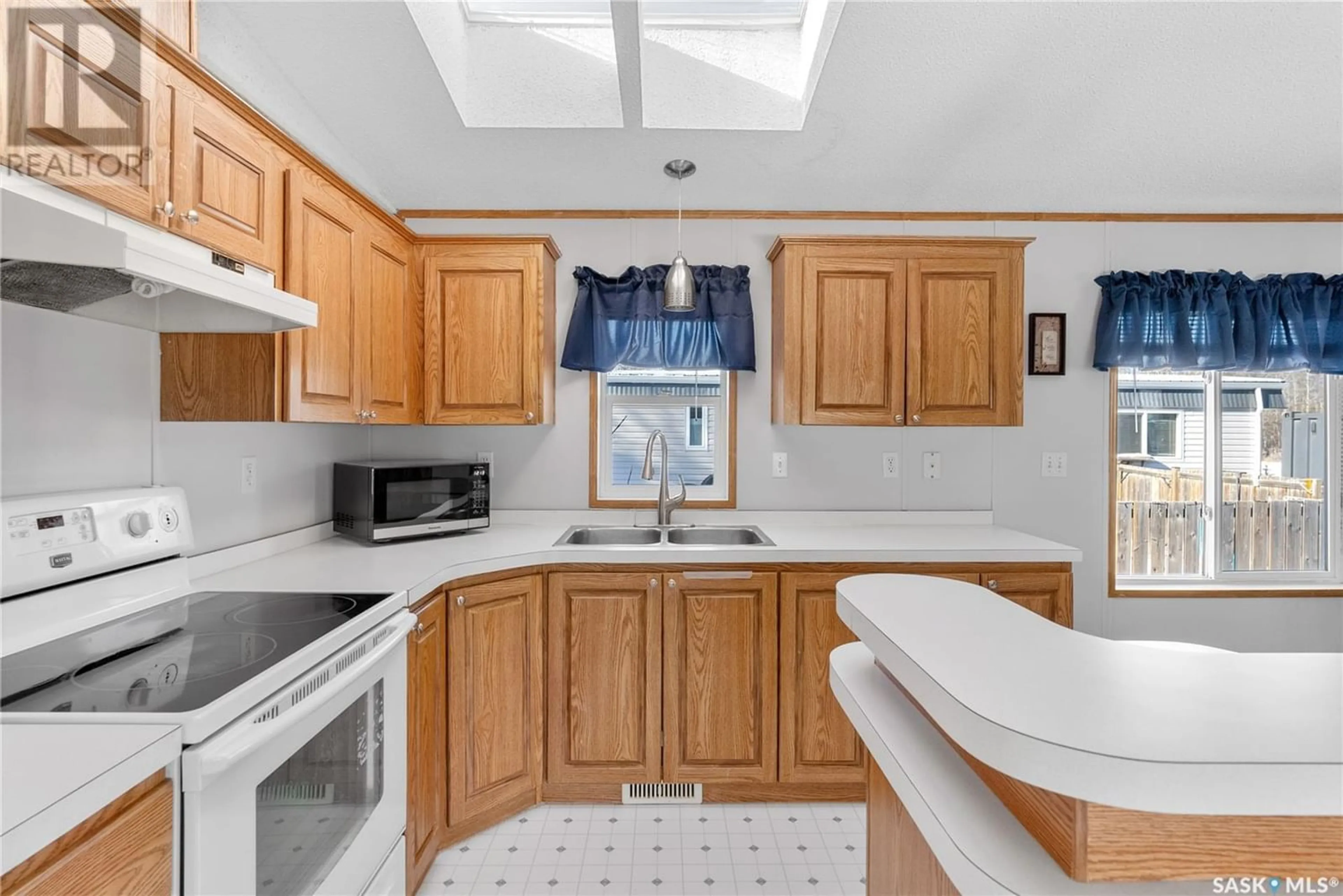 Standard kitchen for 168 Aspen PLACE, Sunset Estates Saskatchewan S7B0A4