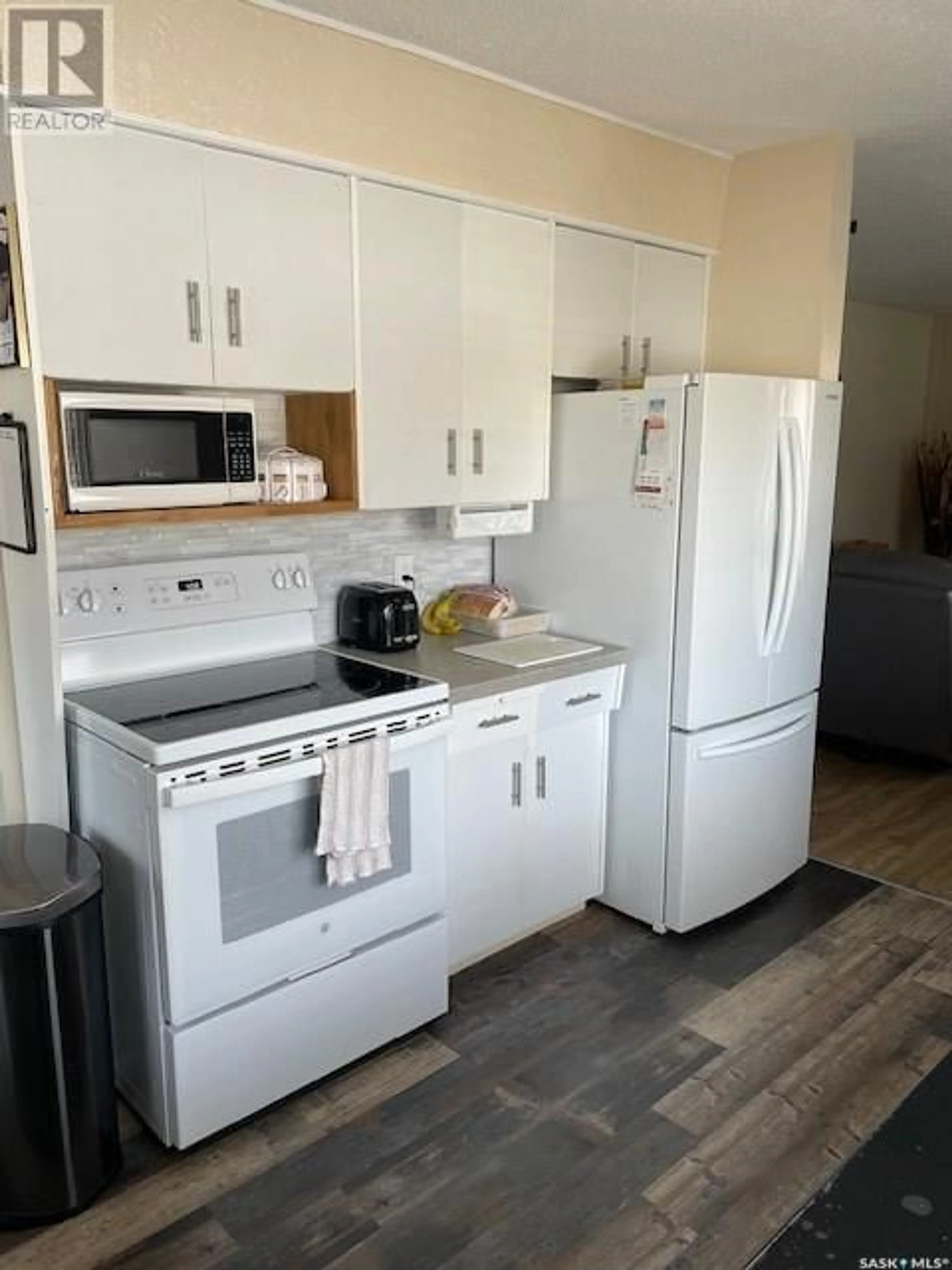 Standard kitchen for 218 Poplar AVENUE, Canora Saskatchewan S0A0L0