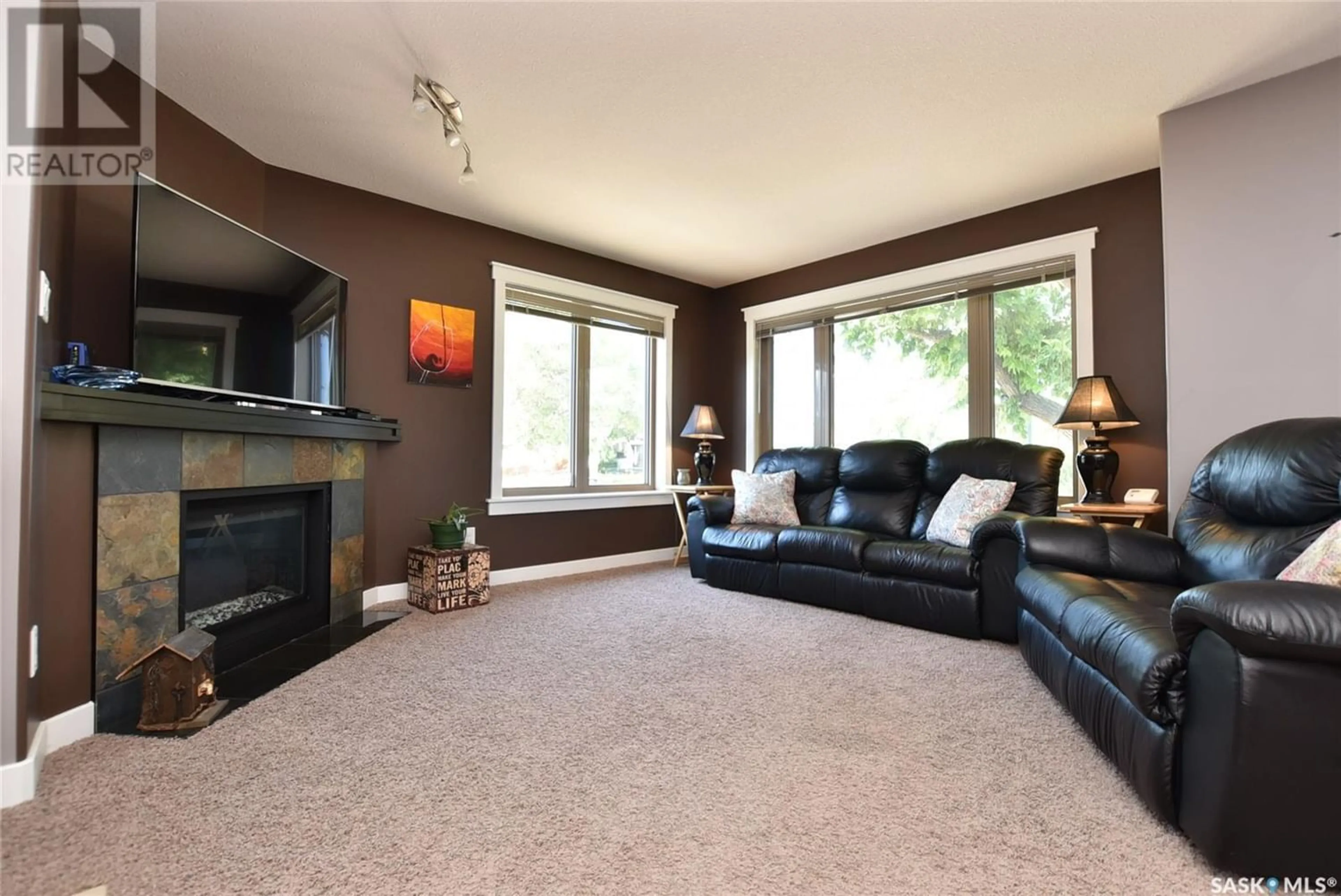 Living room for 2077 Broder STREET, Regina Saskatchewan S4N3S3