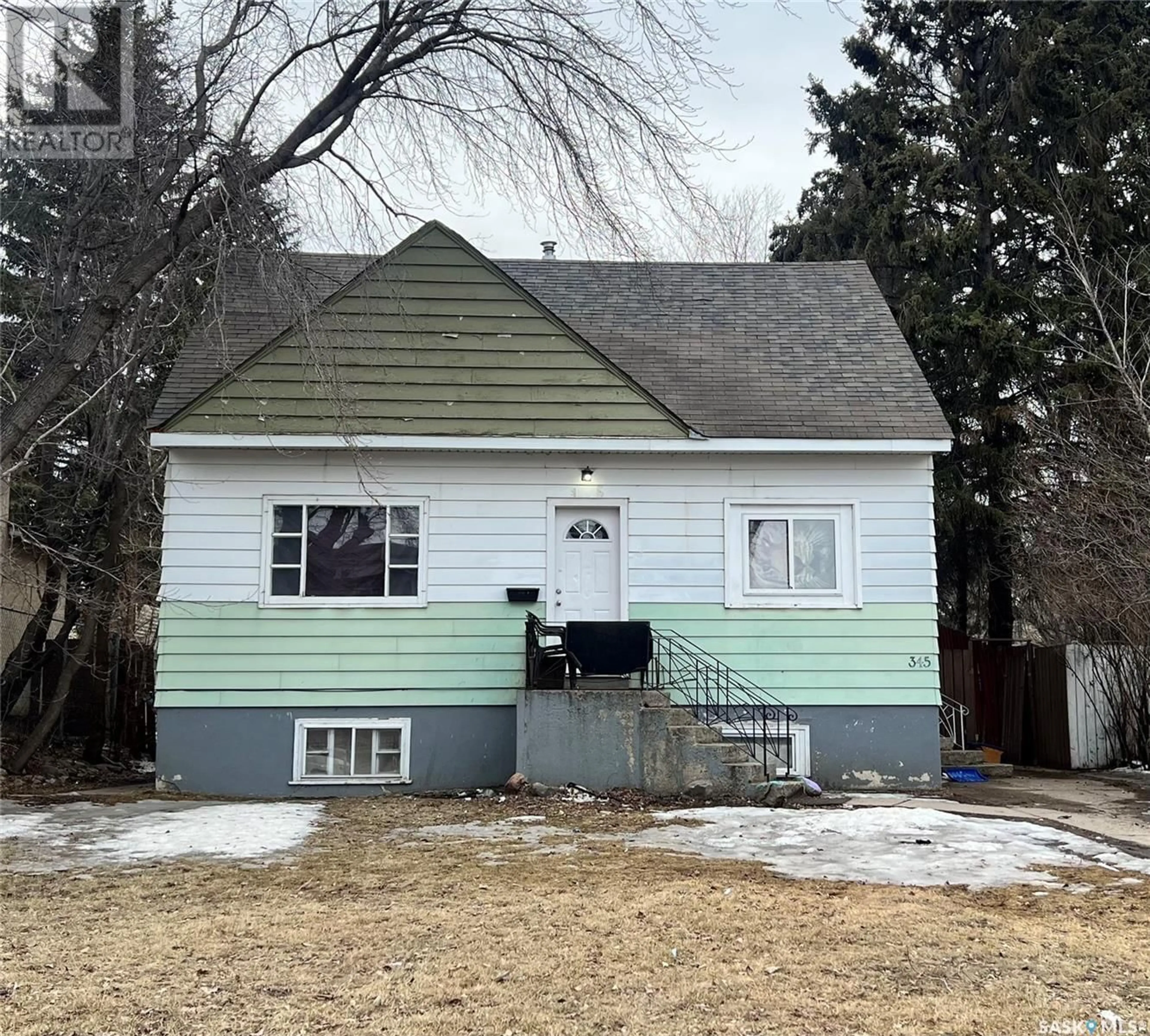 Outside view for 345 P AVENUE S, Saskatoon Saskatchewan S7M2W3