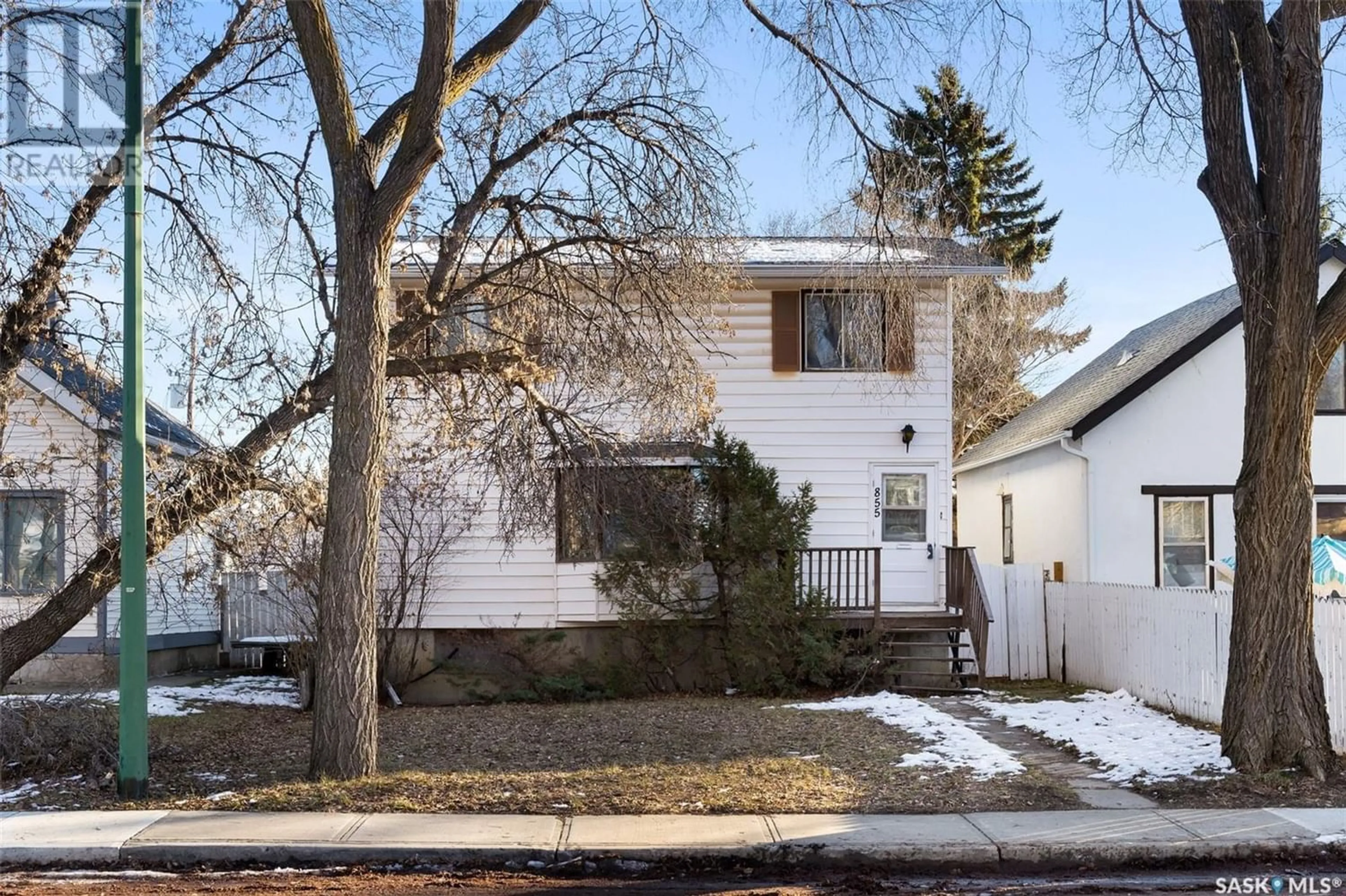Frontside or backside of a home for 855 Argyle STREET, Regina Saskatchewan S4T3P9