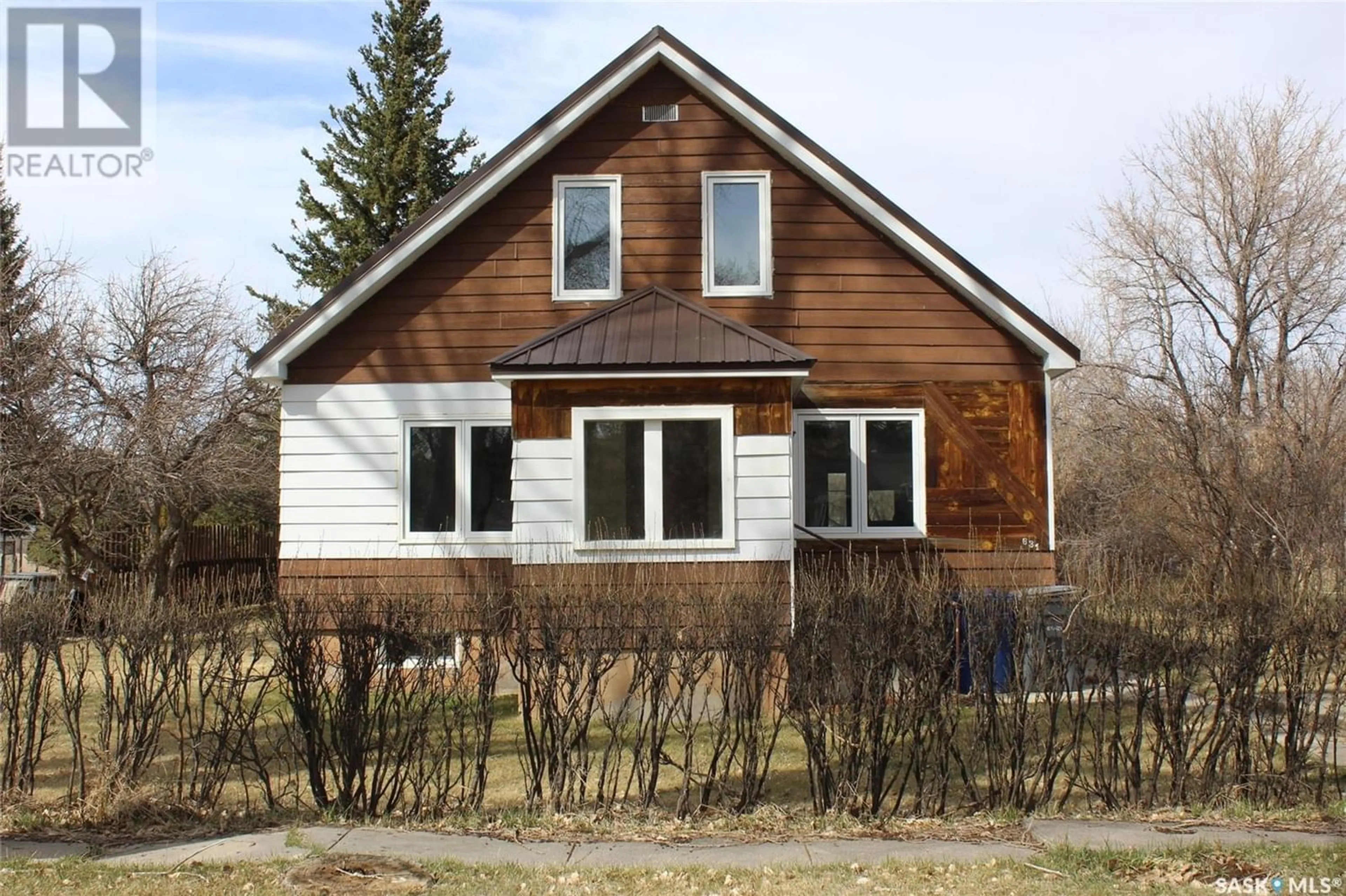 Frontside or backside of a home for 631 Front STREET, Eastend Saskatchewan S0N0T0