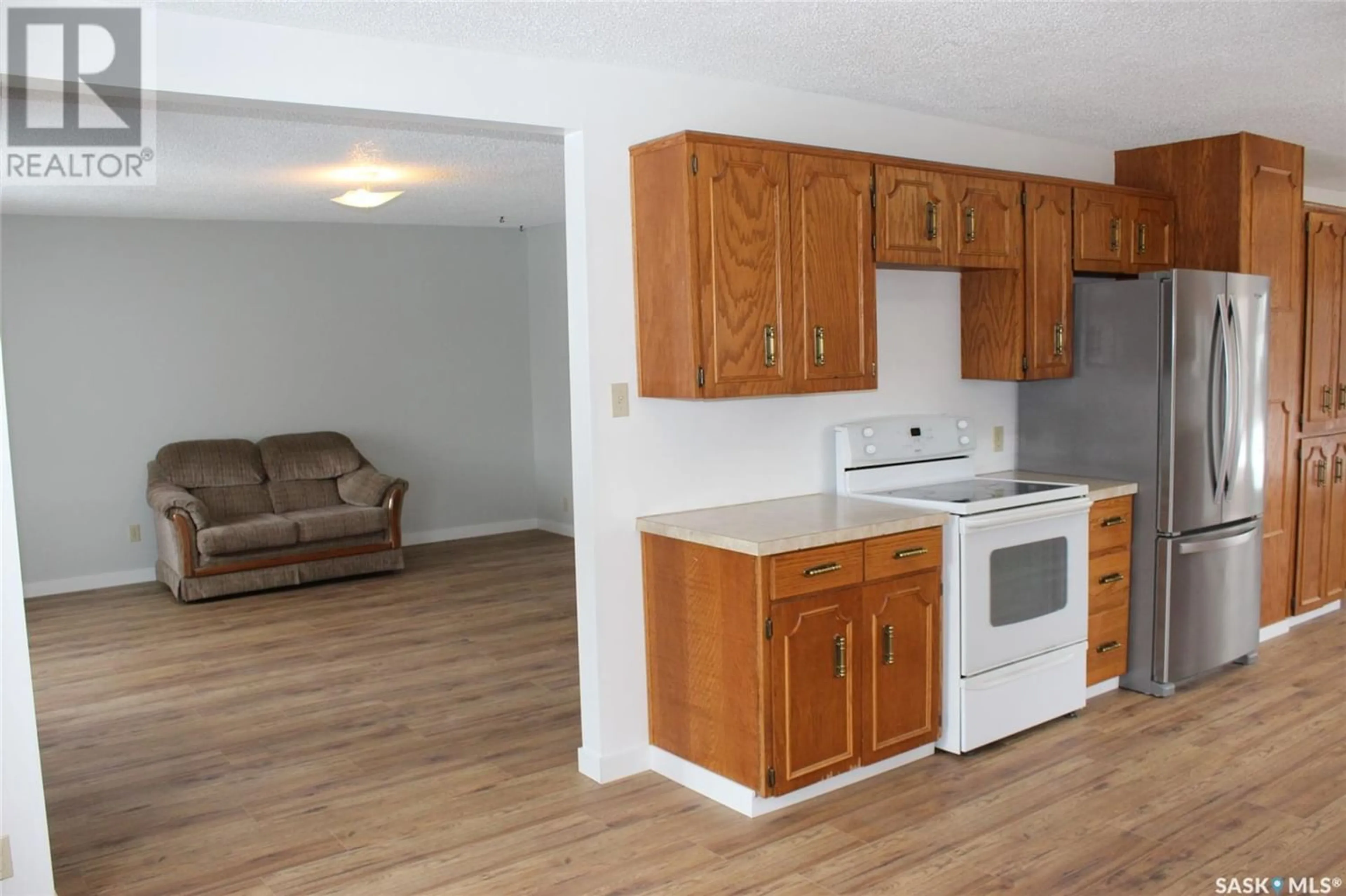 Standard kitchen for 631 Front STREET, Eastend Saskatchewan S0N0T0