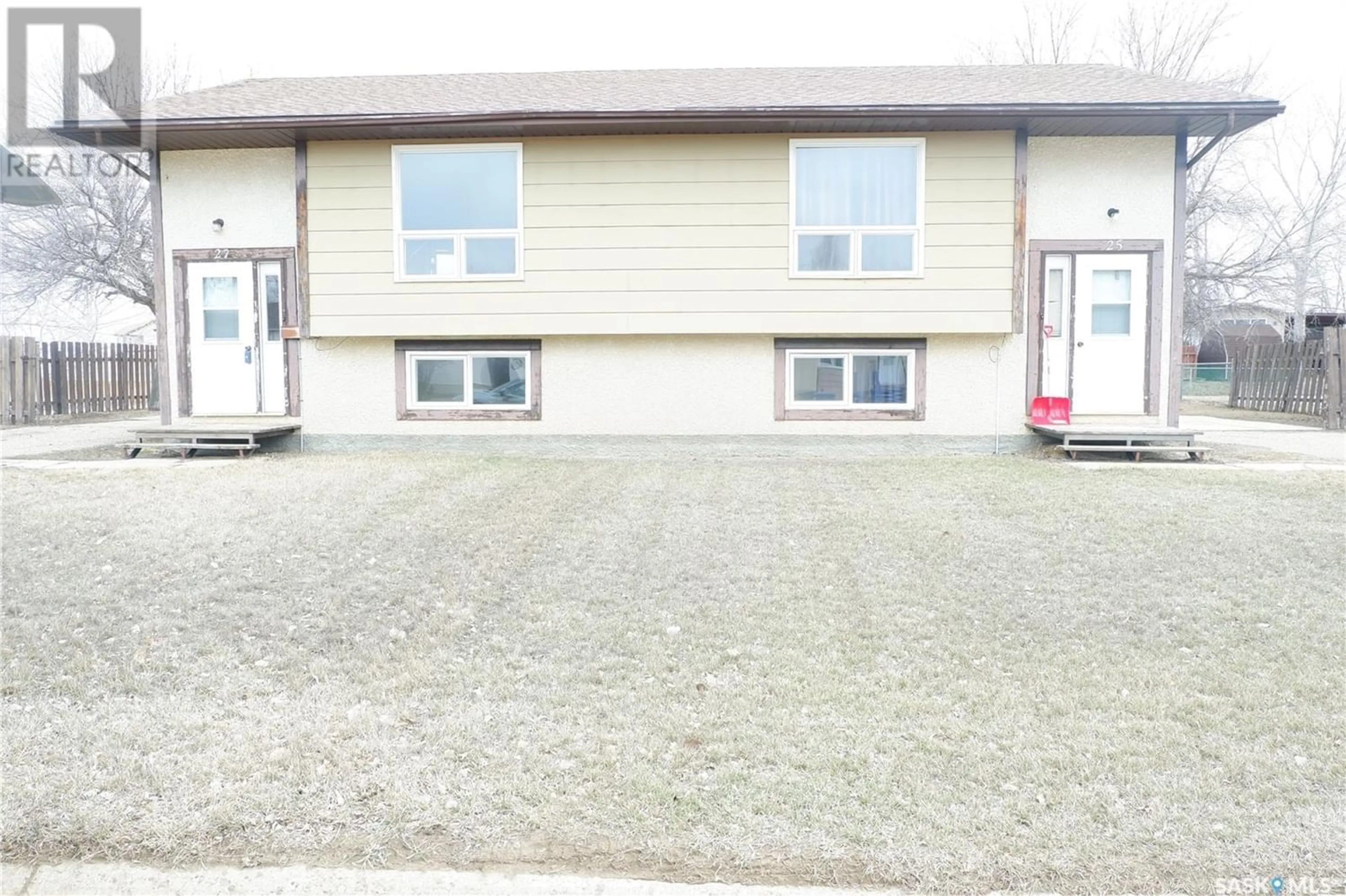 A pic from exterior of the house or condo for 25 /27 Patricia DRIVE, Coronach Saskatchewan S0H0Z0