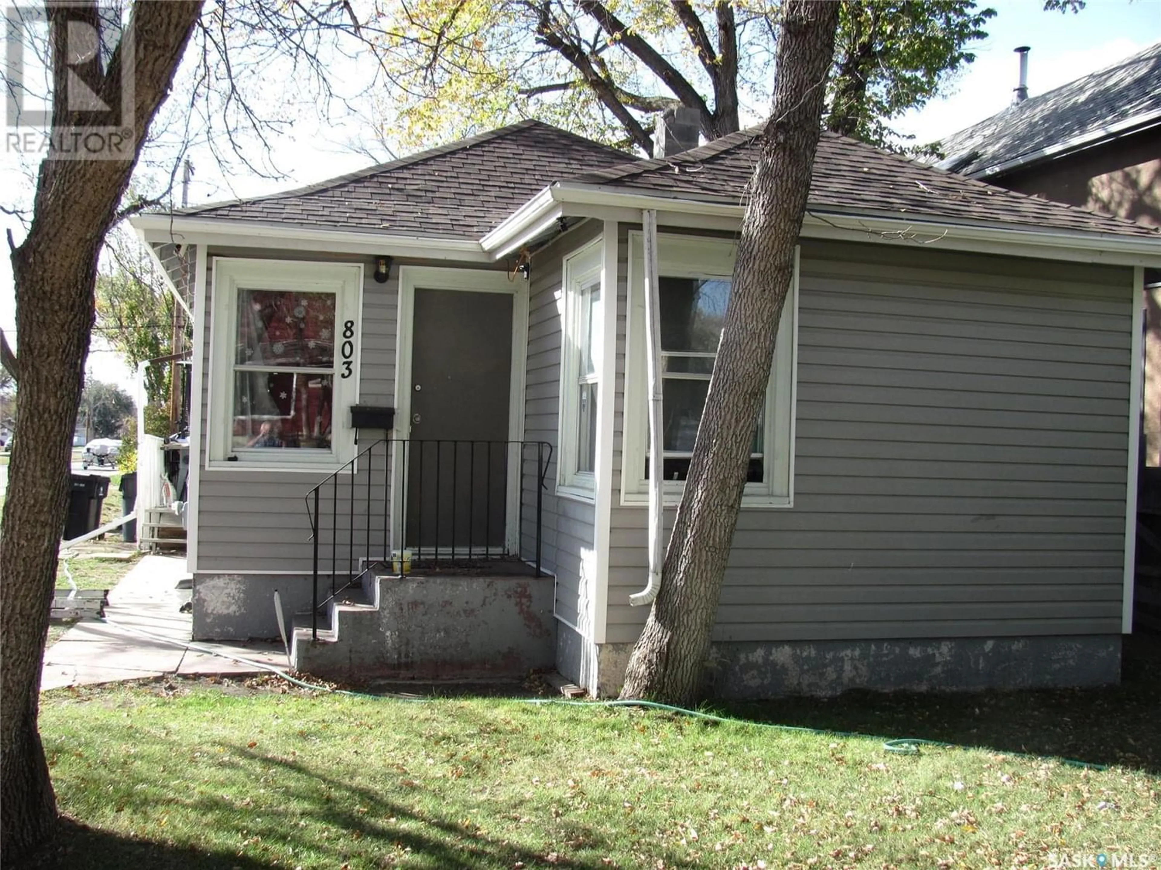 Frontside or backside of a home for 803 I AVENUE N, Saskatoon Saskatchewan S7L2H2
