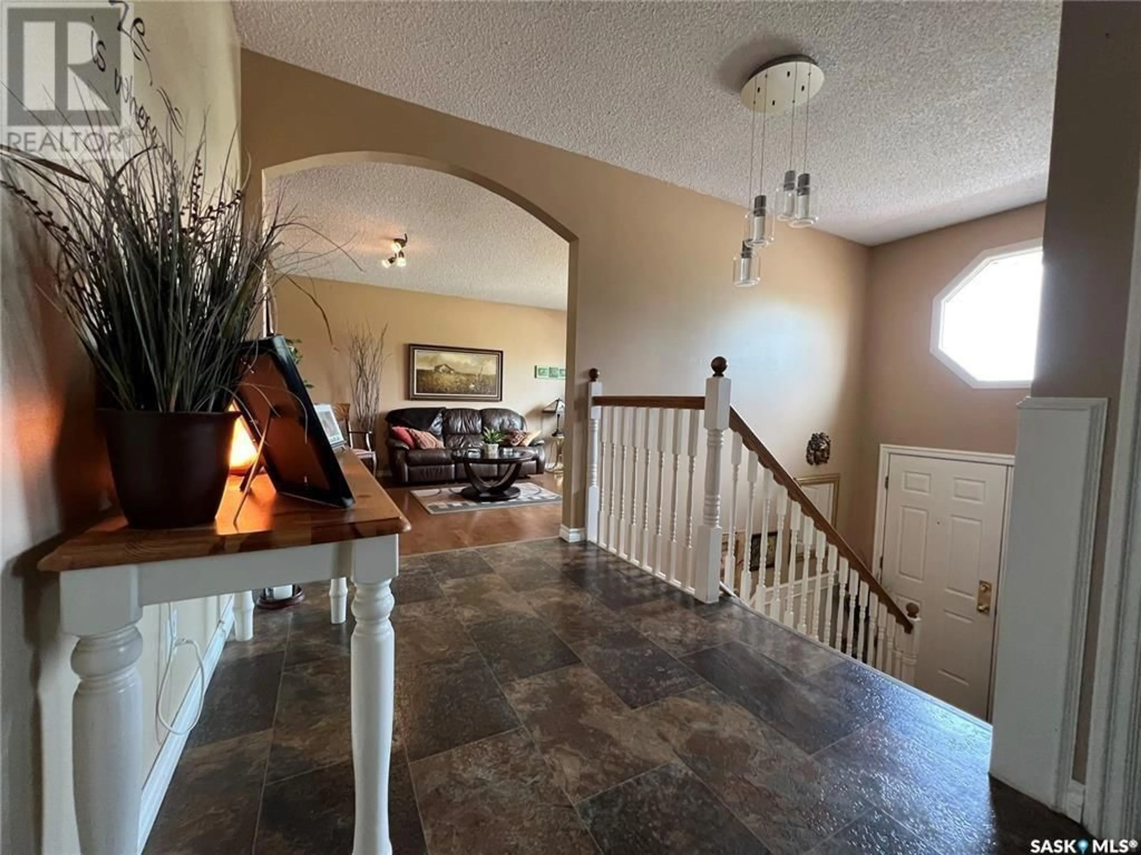 Indoor foyer for 280 Hayes DRIVE, Swift Current Saskatchewan S9H4H1