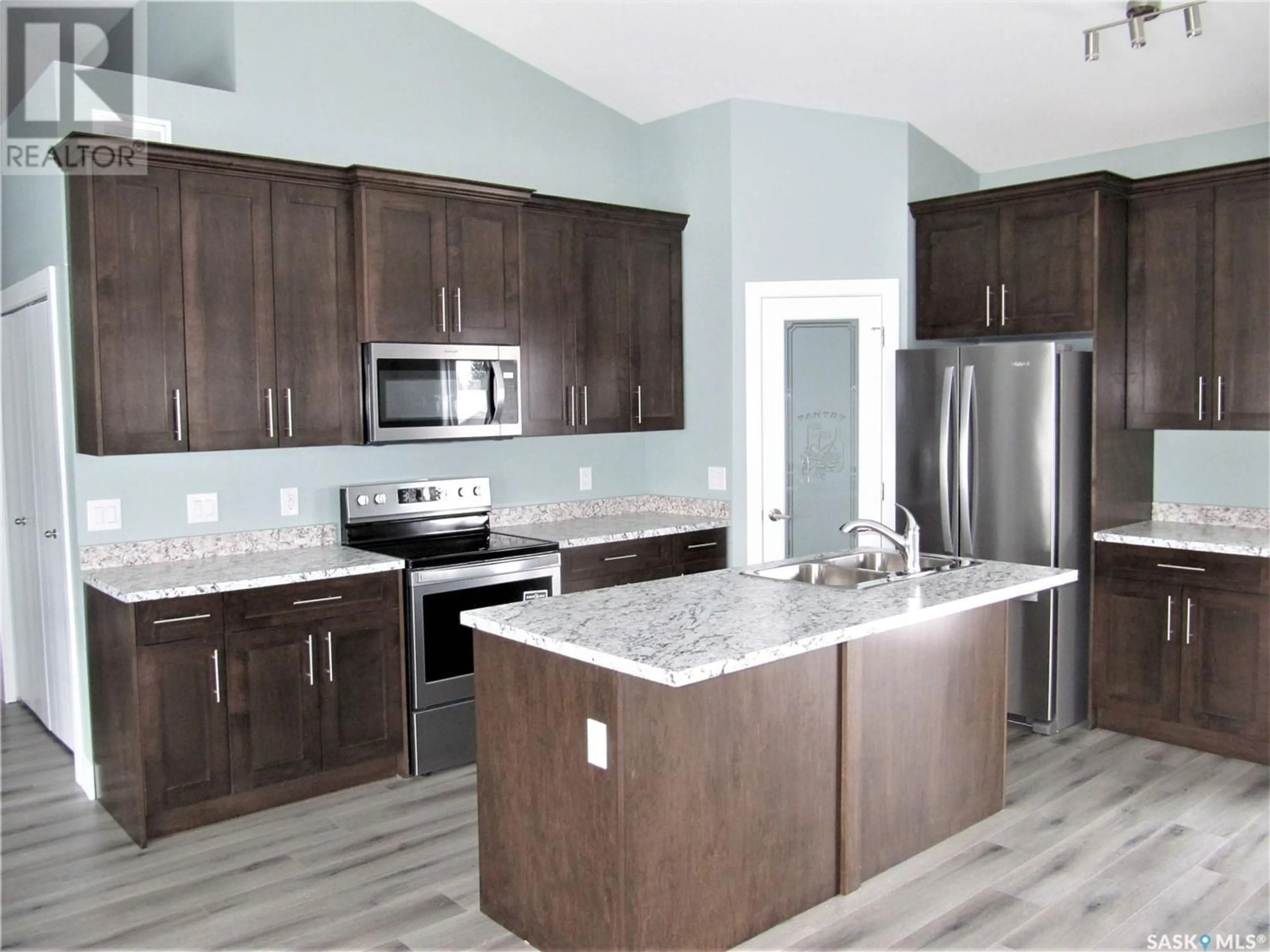 Contemporary kitchen for 282 15th STREET, Battleford Saskatchewan S0M0E0