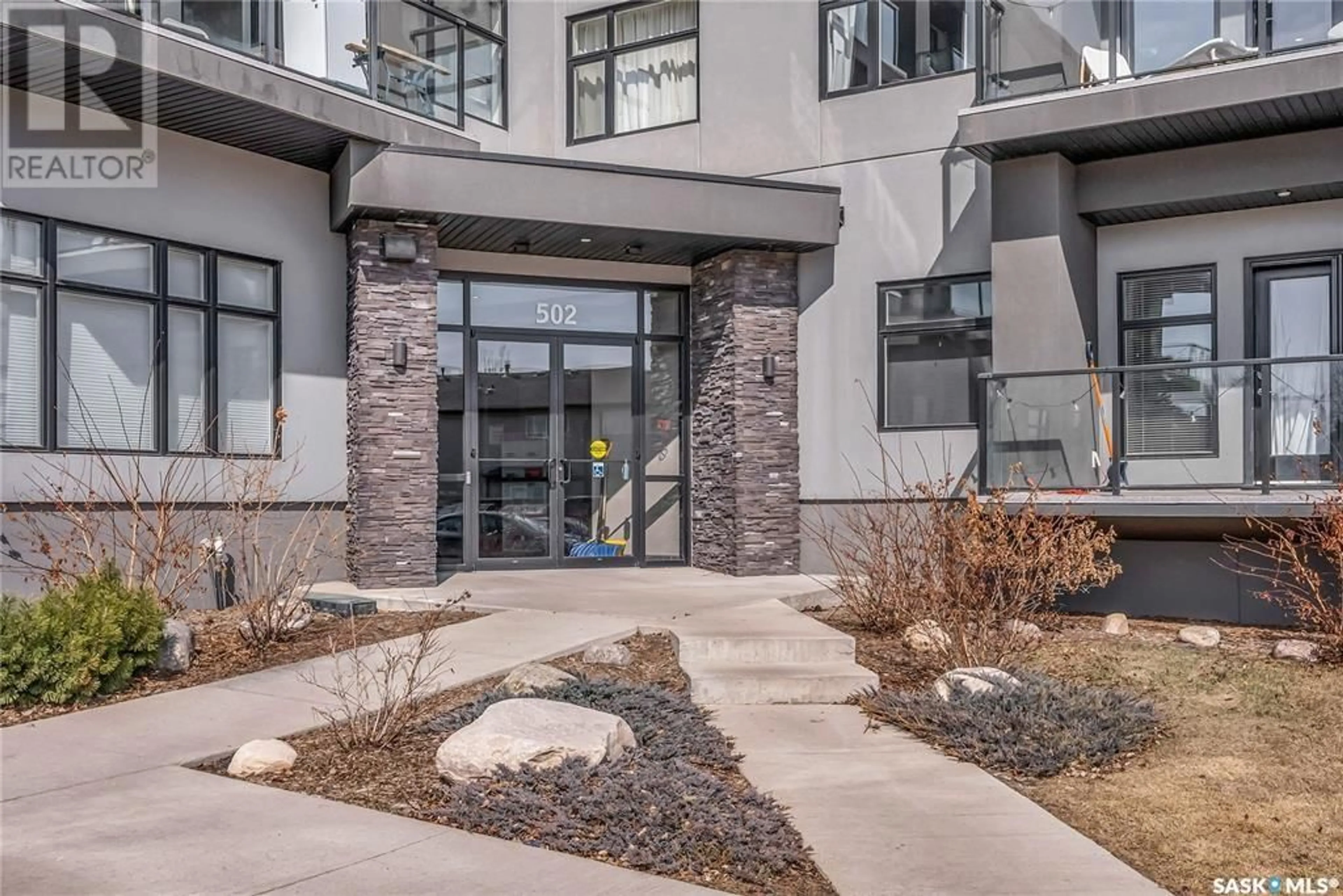 Indoor entryway for 213 502 Perehudoff CRESCENT, Saskatoon Saskatchewan S7N4H6