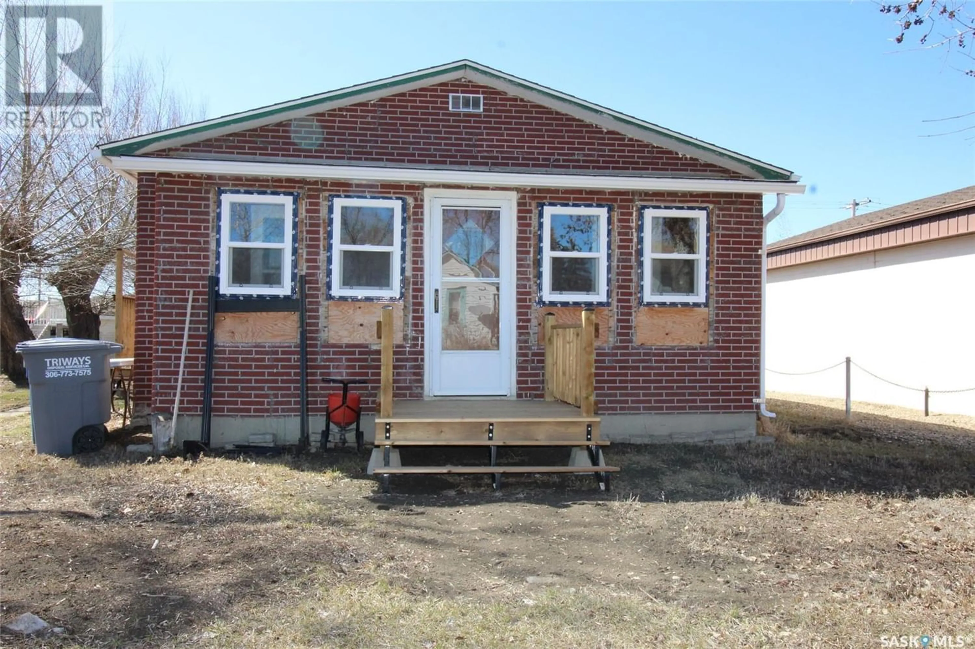 Frontside or backside of a home for 224 Front STREET, Eastend Saskatchewan S0N0T0