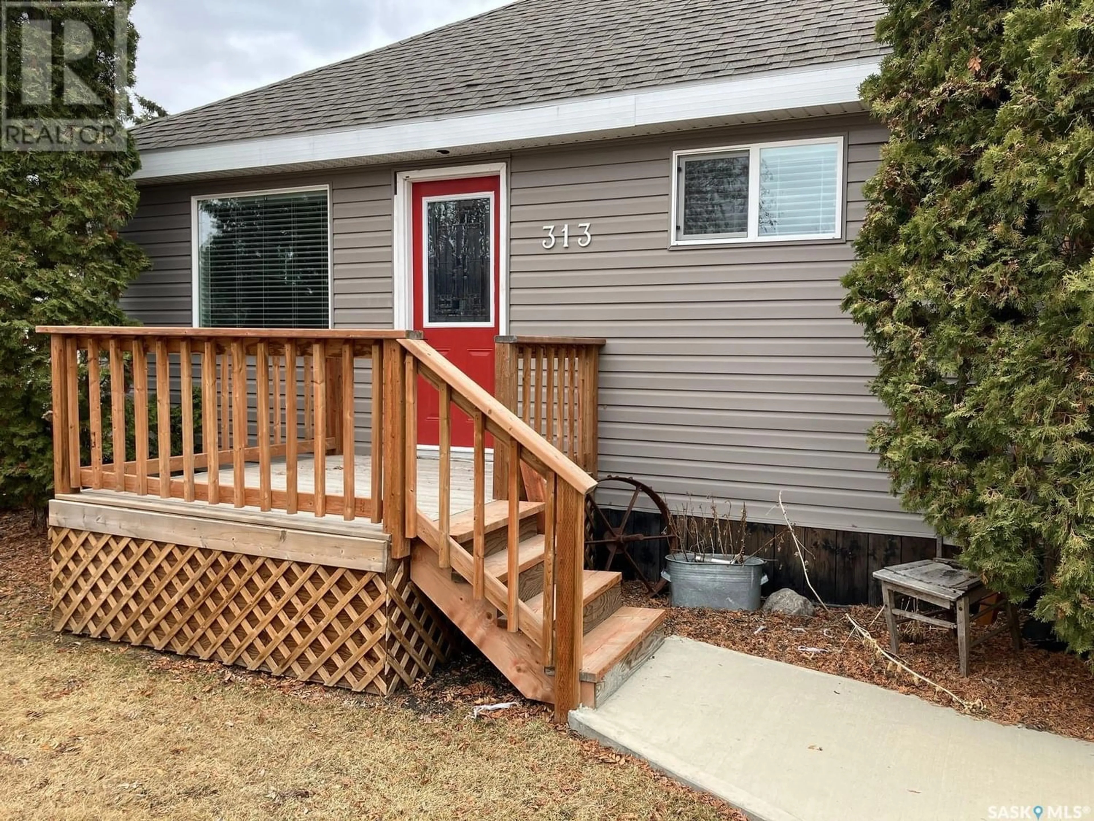 Home with vinyl exterior material for 313 6th AVENUE E, Nipawin Saskatchewan S0E1E0