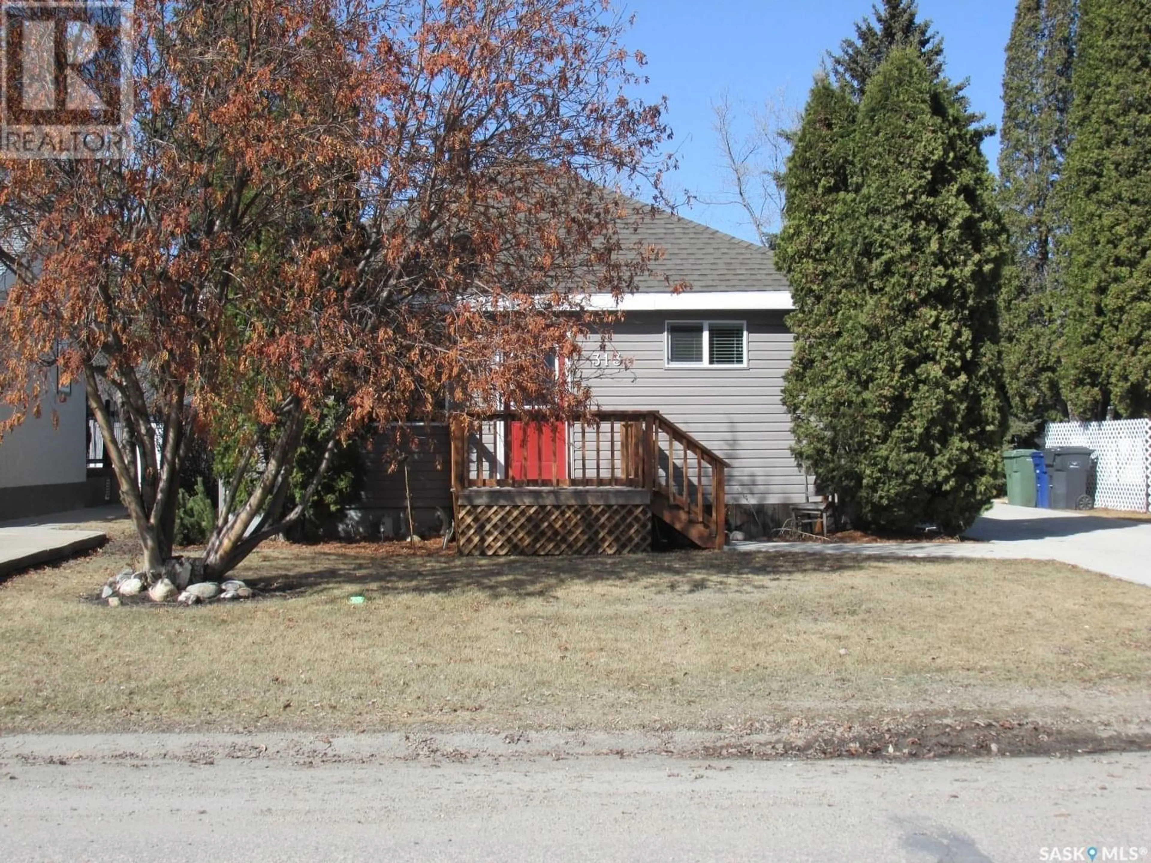 Home with vinyl exterior material for 313 6th AVENUE E, Nipawin Saskatchewan S0E1E0