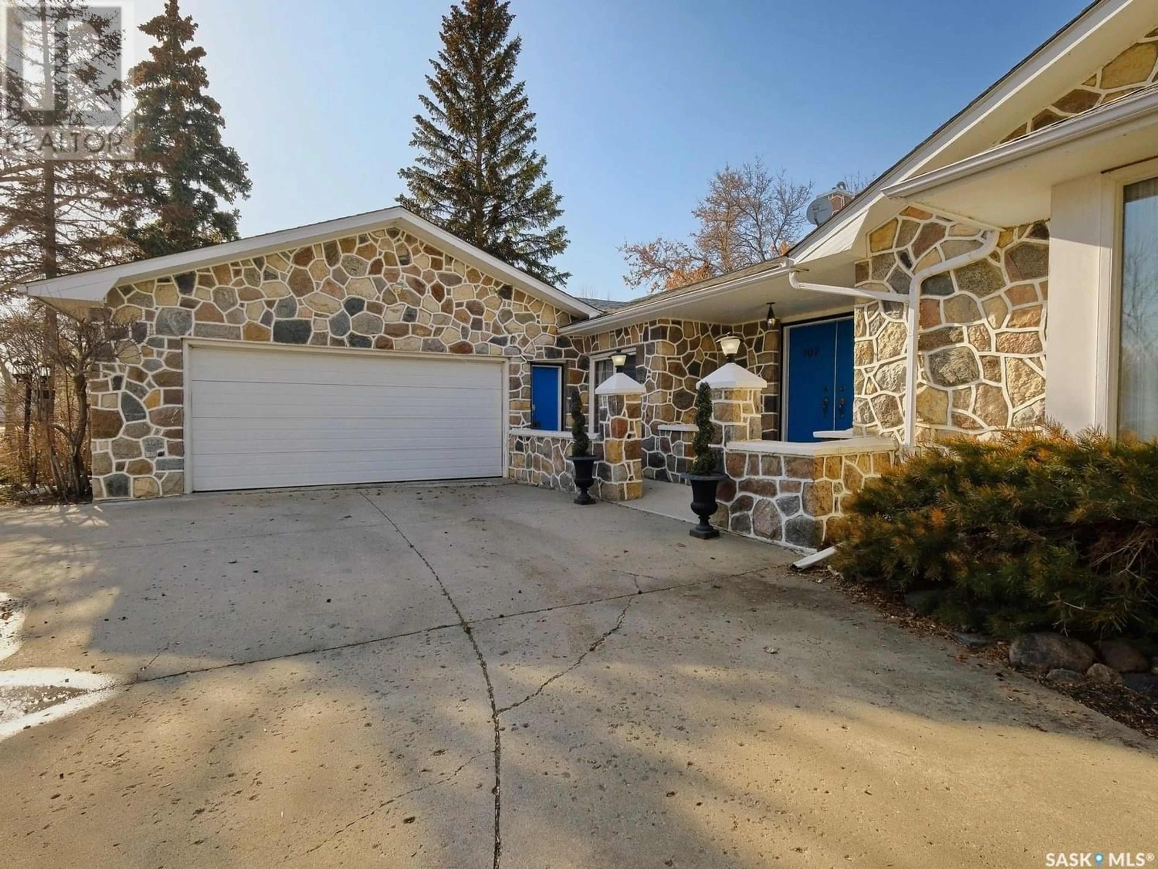 Frontside or backside of a home for 107 Jubilee CRESCENT, Rosetown Saskatchewan S0L2V0