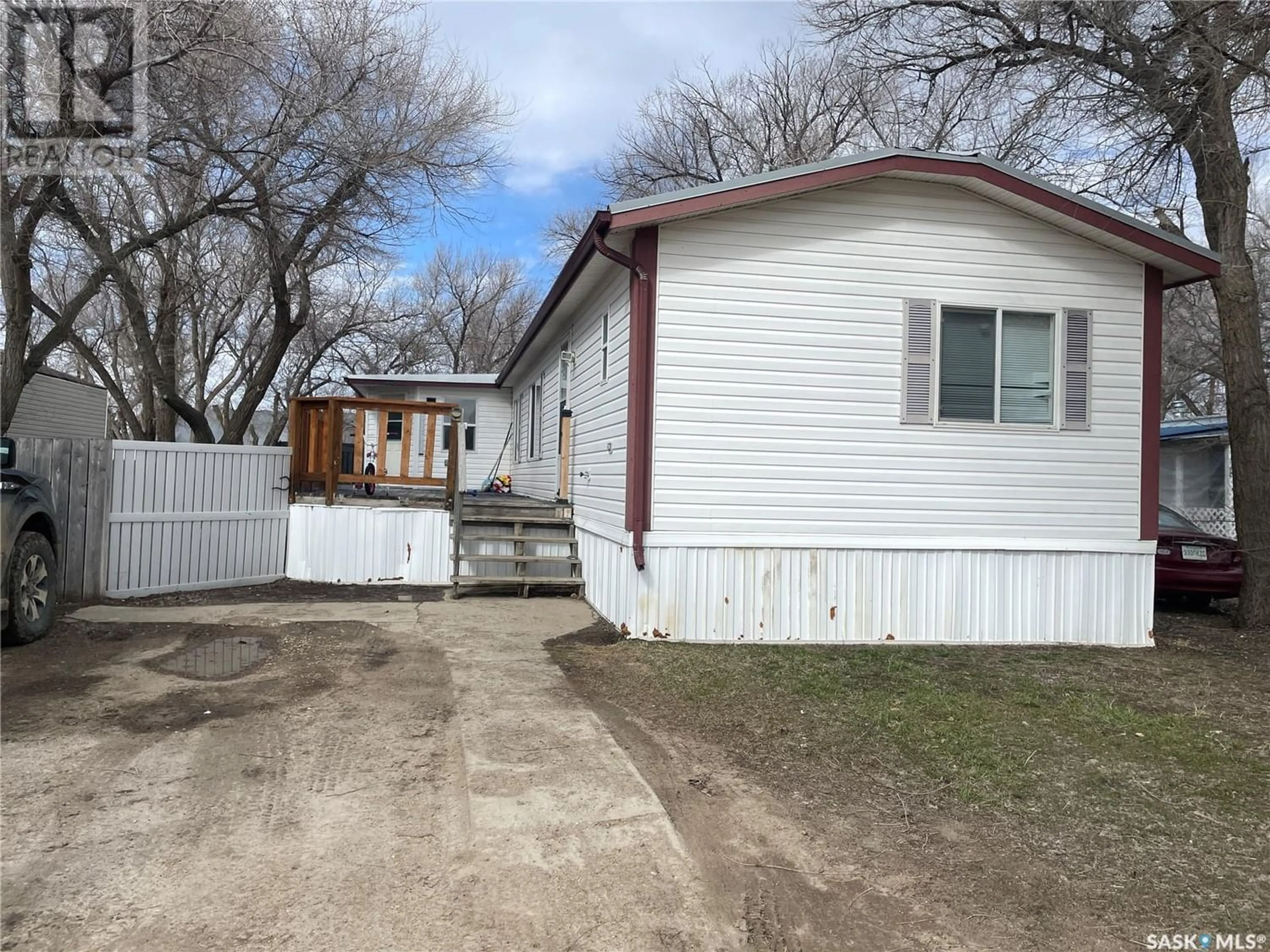 A pic from exterior of the house or condo for 27 Cypress Mobile Home PARK, Maple Creek Saskatchewan S0N1N0