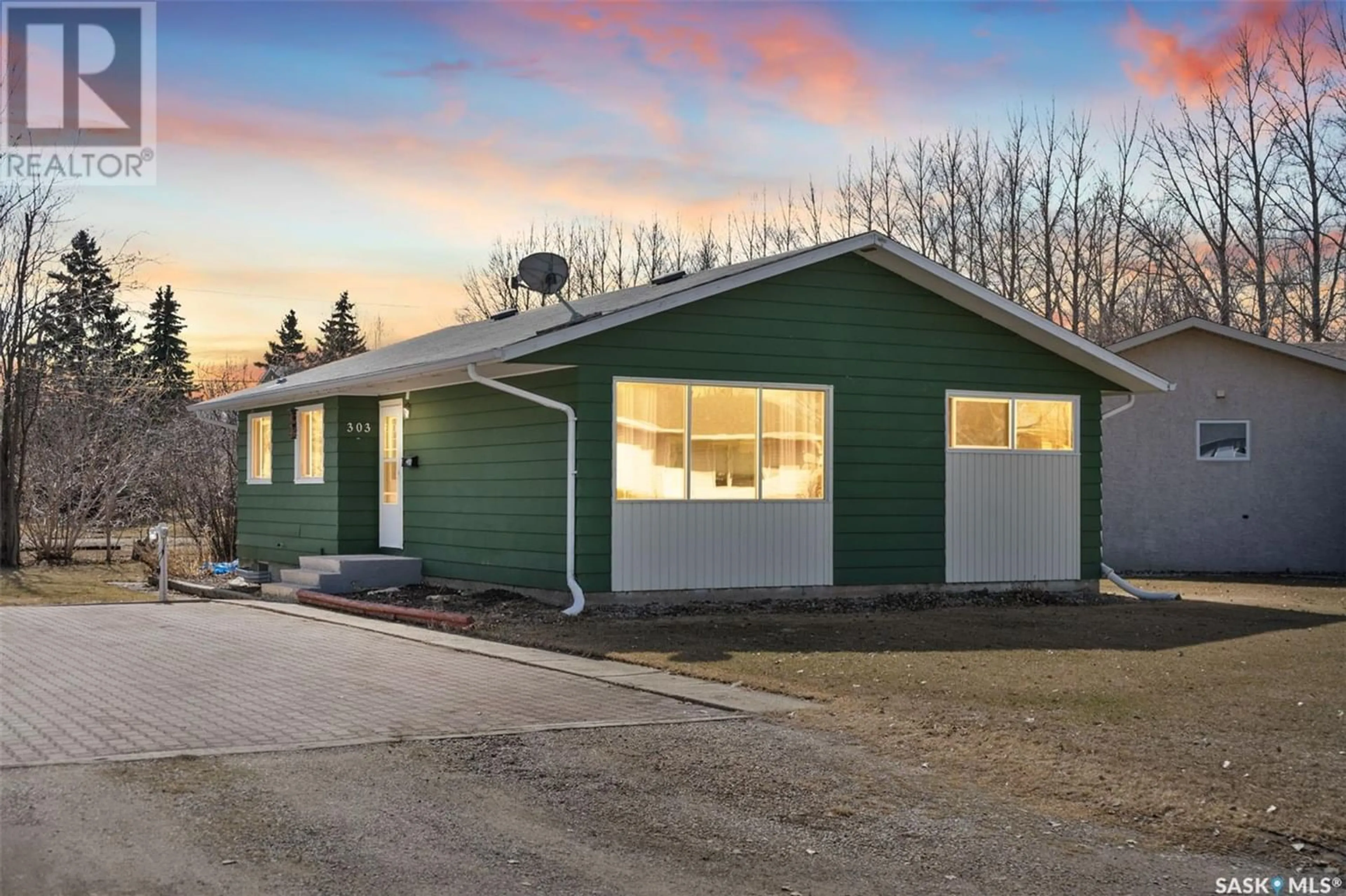 Frontside or backside of a home for 303 8th AVENUE E, Watrous Saskatchewan S0K4T0
