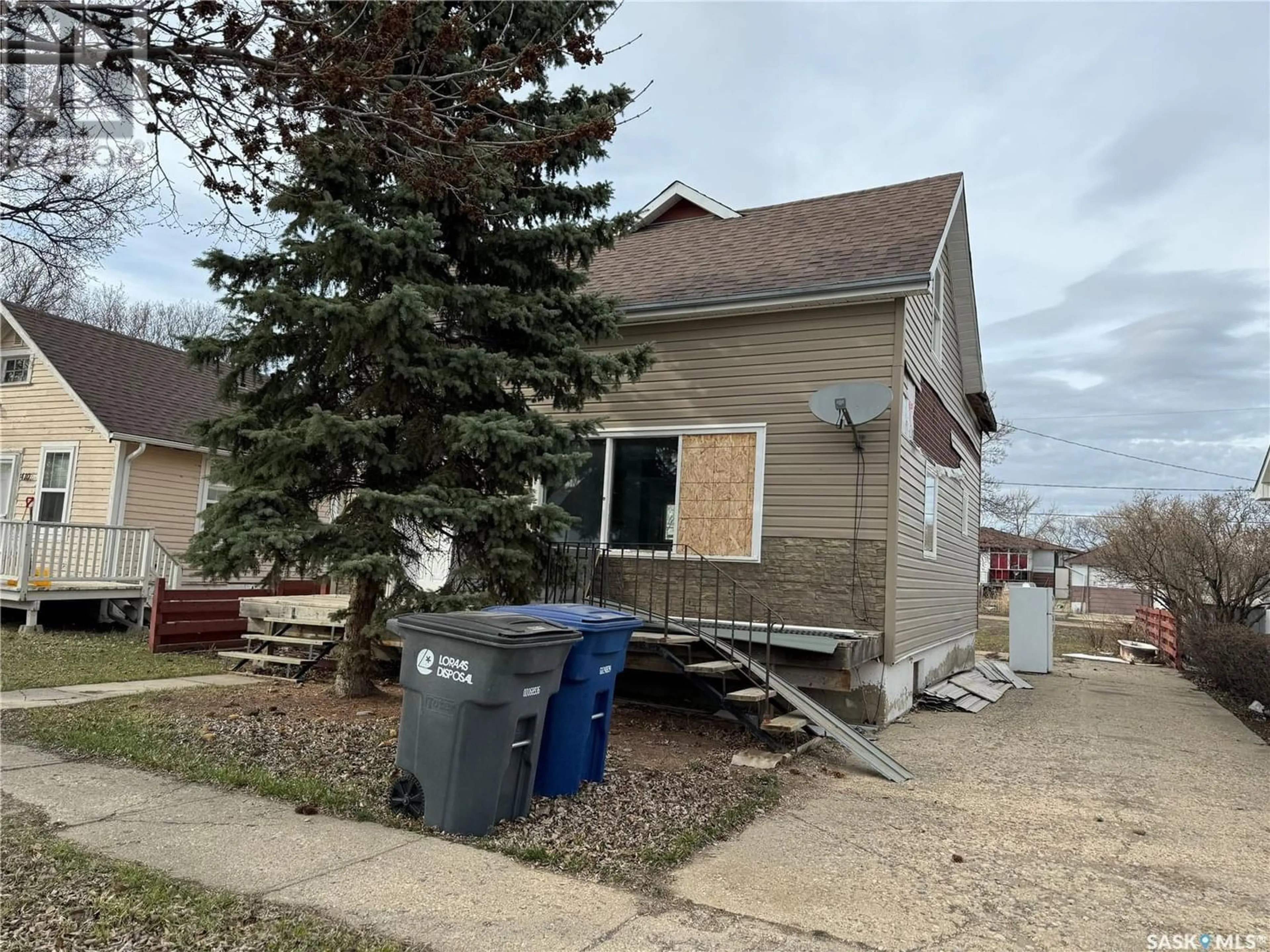Frontside or backside of a home for 408 4th AVENUE W, Assiniboia Saskatchewan S0H0B0