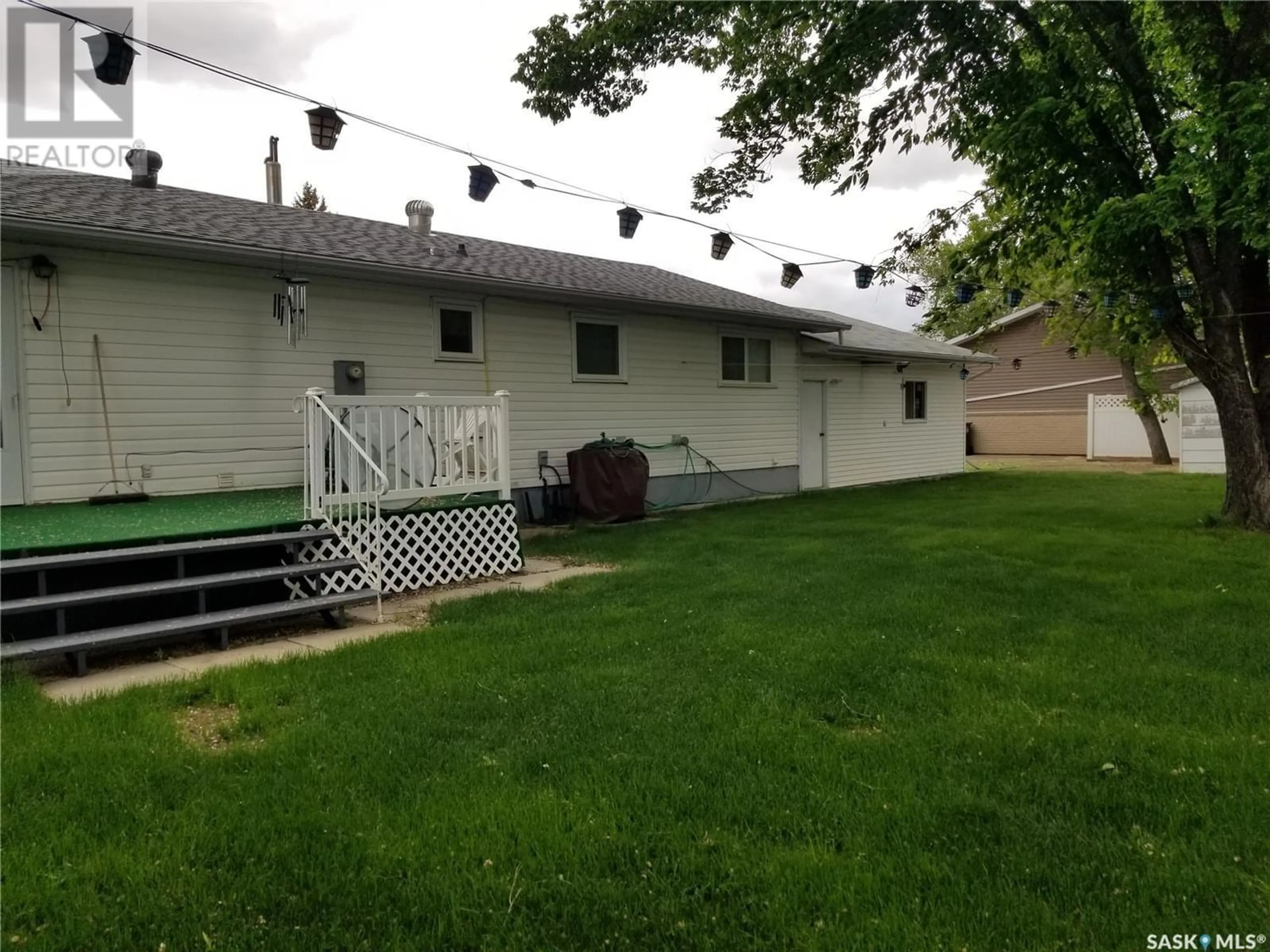 Patio for 1283 Veterans CRESCENT, Estevan Saskatchewan S4A1Z9