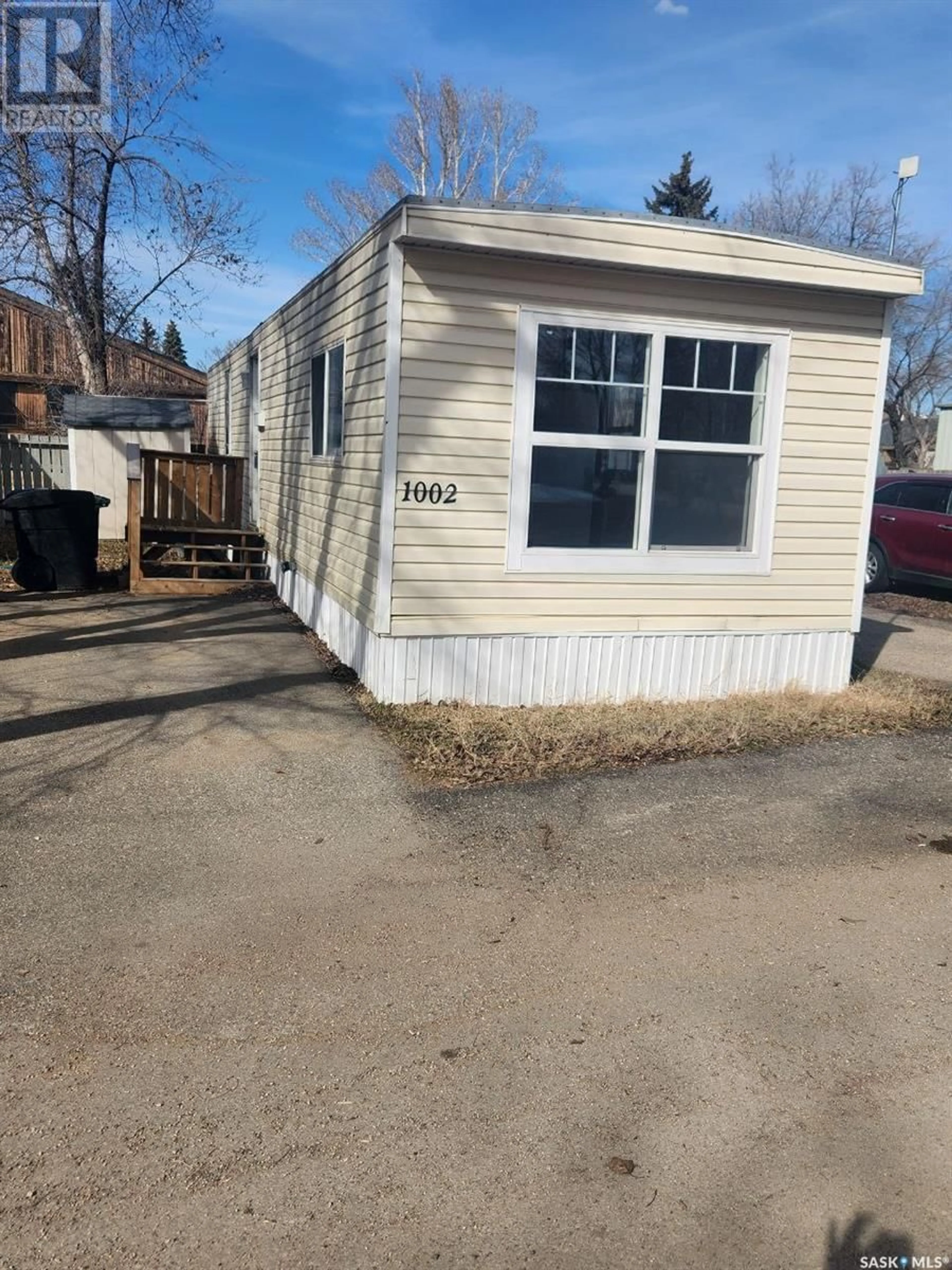 A pic from exterior of the house or condo for 1002 1524 Rayner AVENUE, Saskatoon Saskatchewan S7N1T1