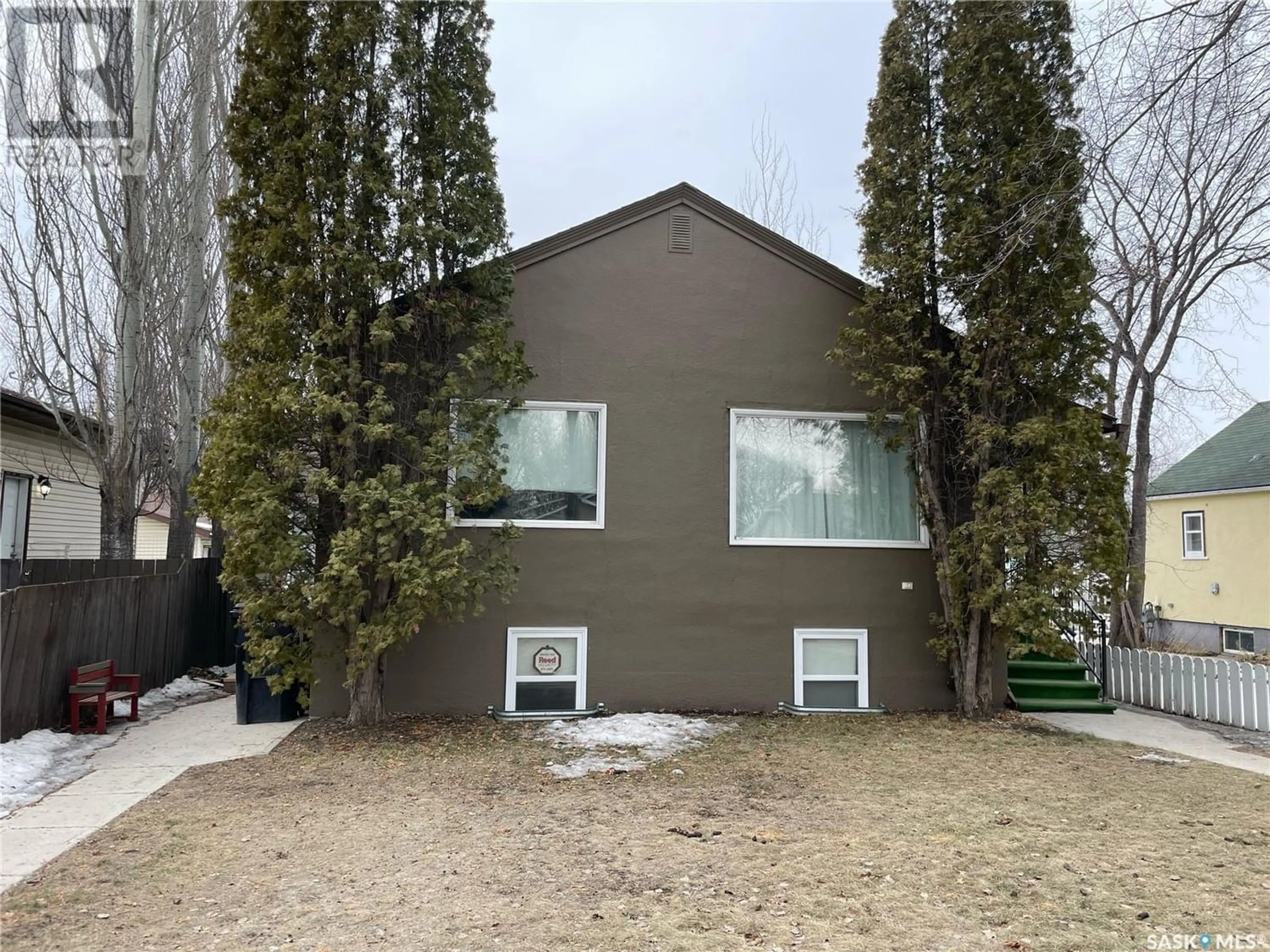 Frontside or backside of a home for 819 H AVENUE N, Saskatoon Saskatchewan S7L2C3