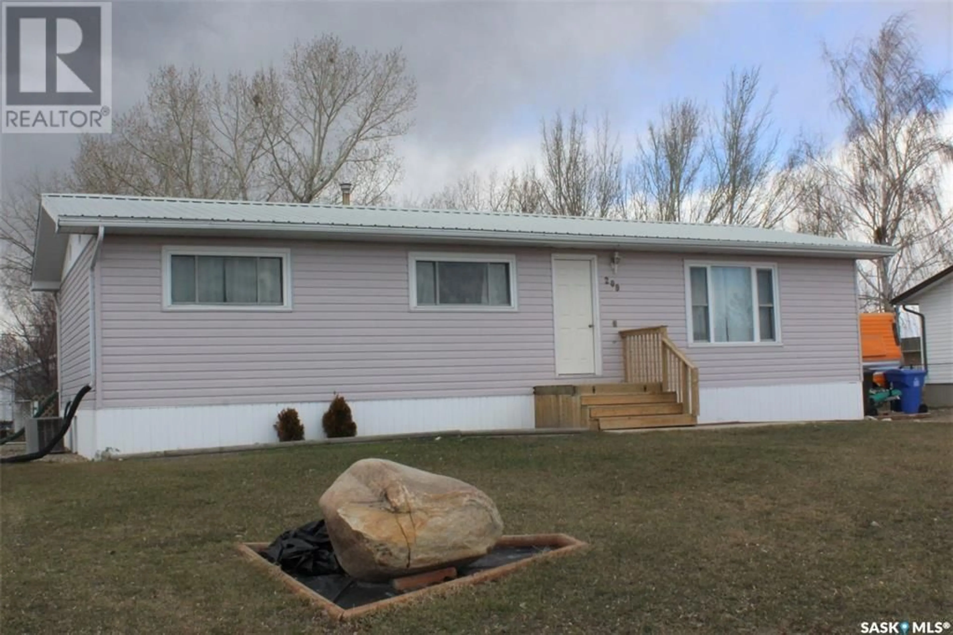 Home with vinyl exterior material for 209 3rd AVENUE E, Lampman Saskatchewan S0C1N0