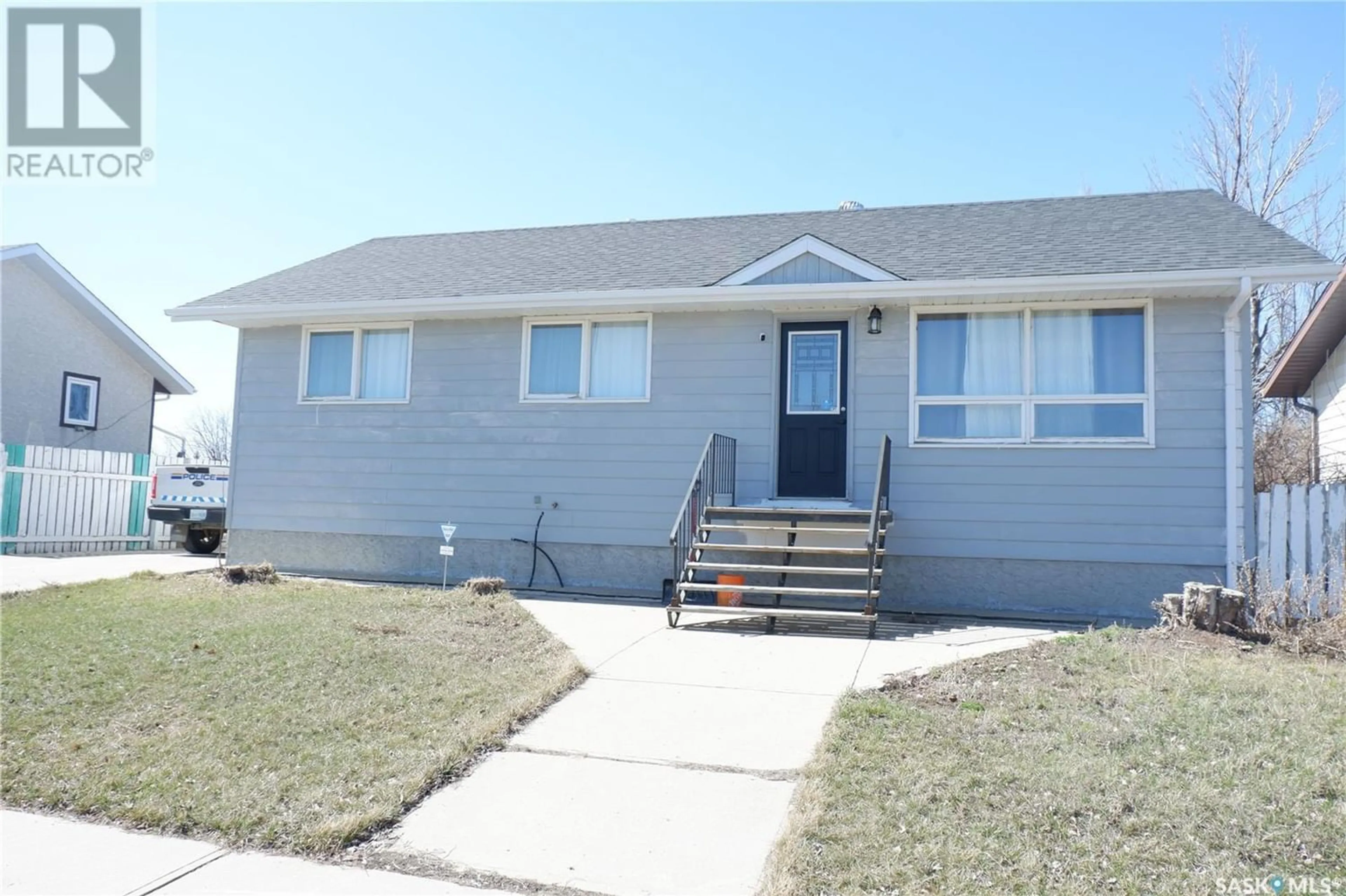A pic from exterior of the house or condo for 708 Leeville DRIVE, Assiniboia Saskatchewan S0H0B0