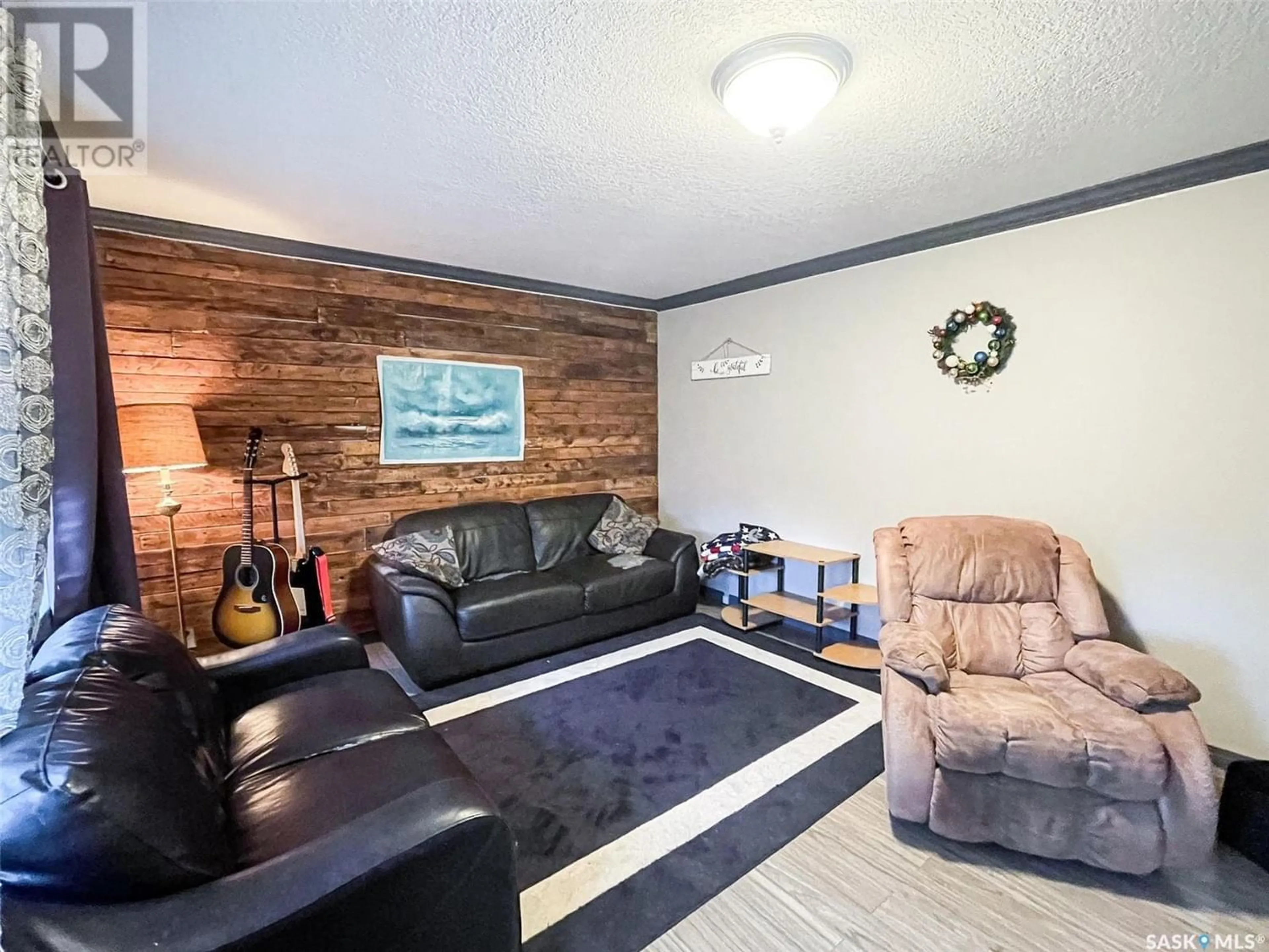 Living room for 305 1st STREET E, Meadow Lake Saskatchewan S9X1E7