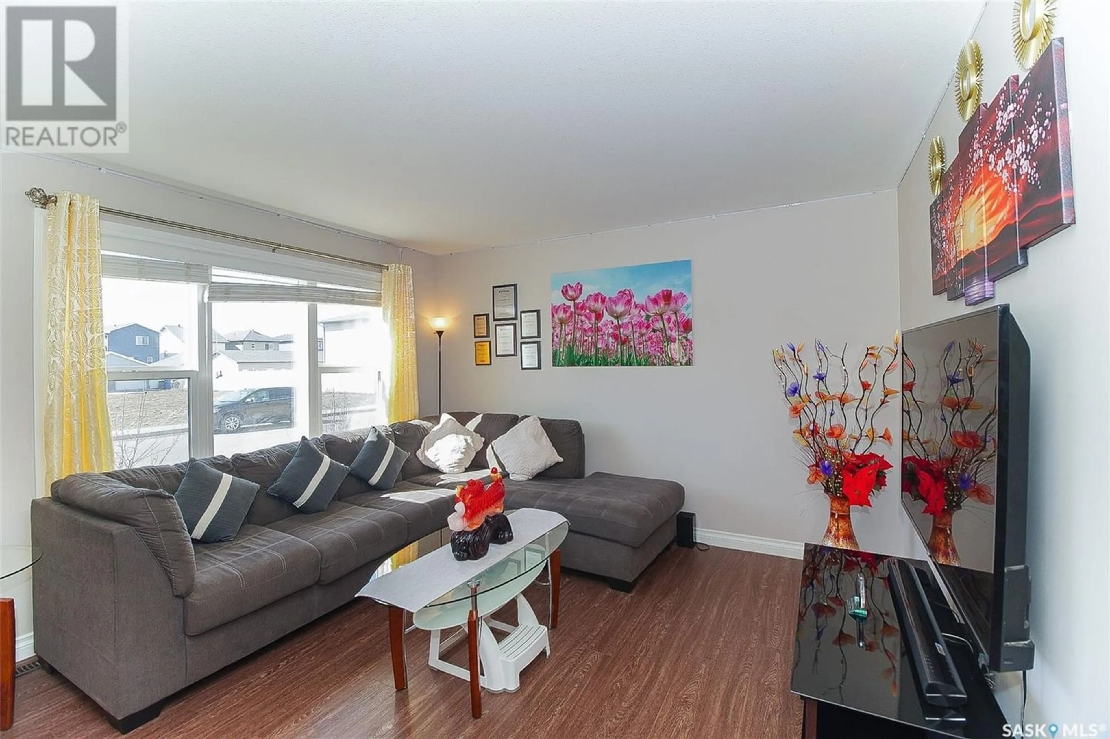 Living room for 2810 Rochdale BOULEVARD, Regina Saskatchewan S4X0M6