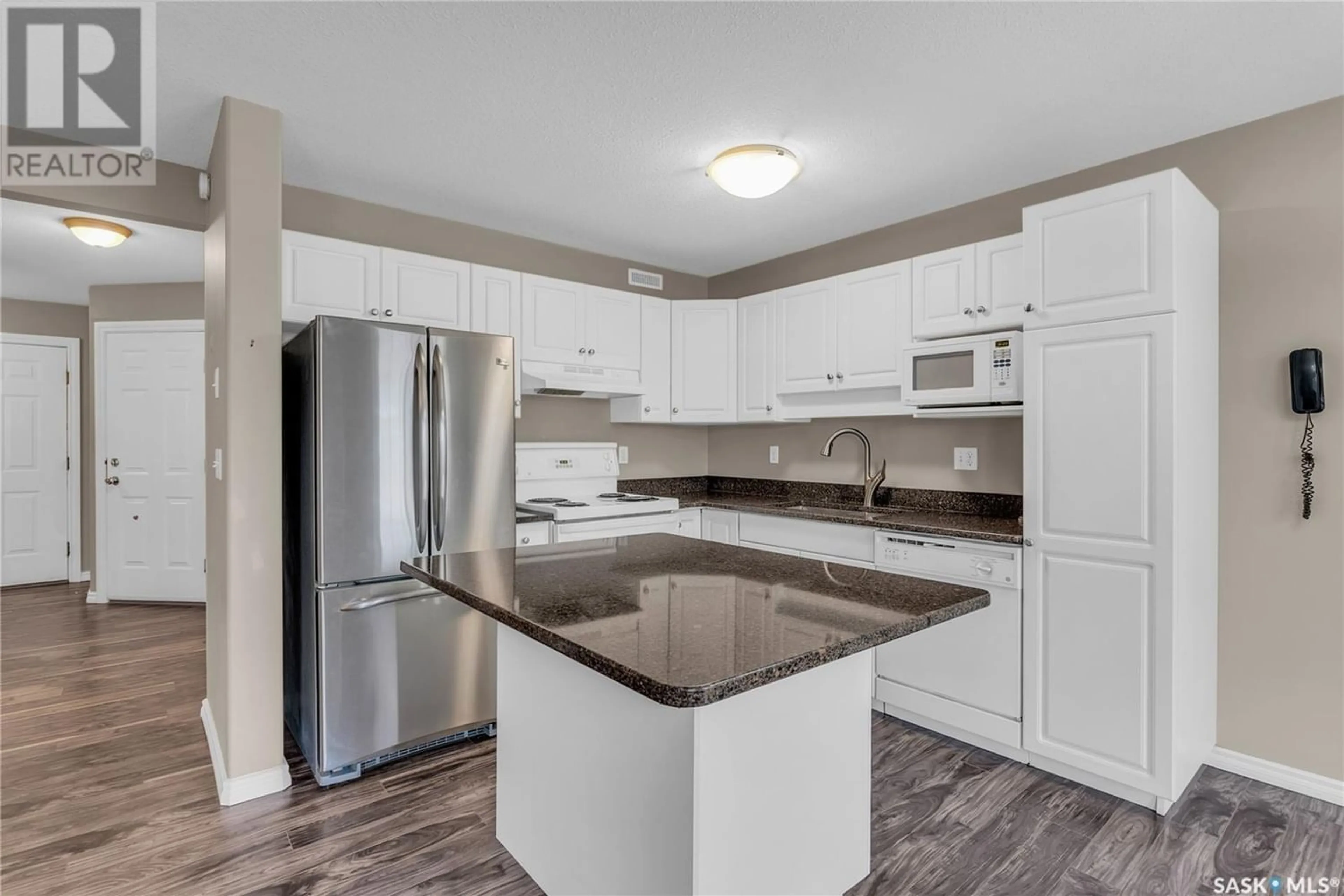 Standard kitchen for 70 103 Banyan CRESCENT, Saskatoon Saskatchewan S7G1G3