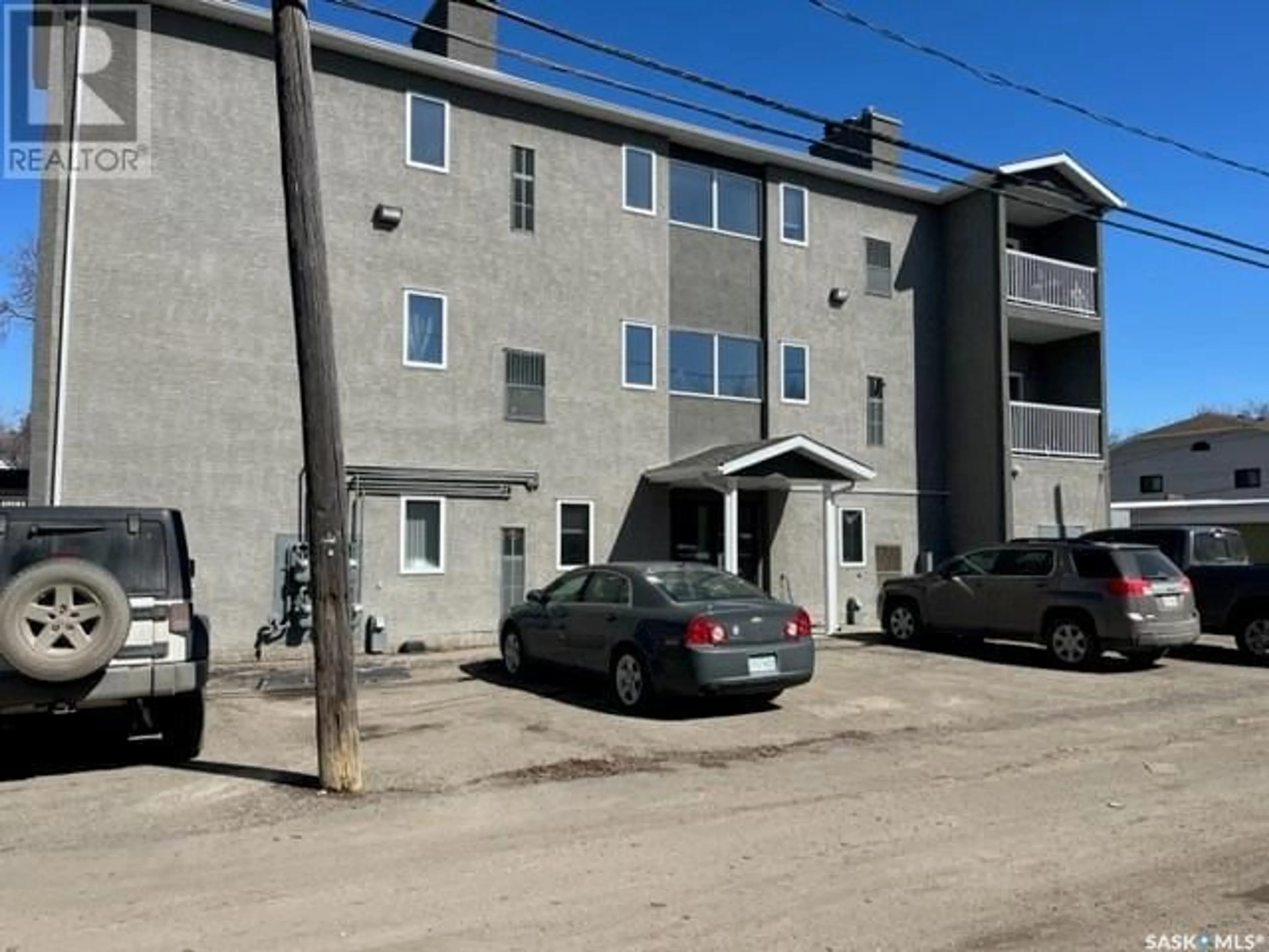 A pic from exterior of the house or condo for 10 2935 Victoria AVENUE, Regina Saskatchewan S4T1K8