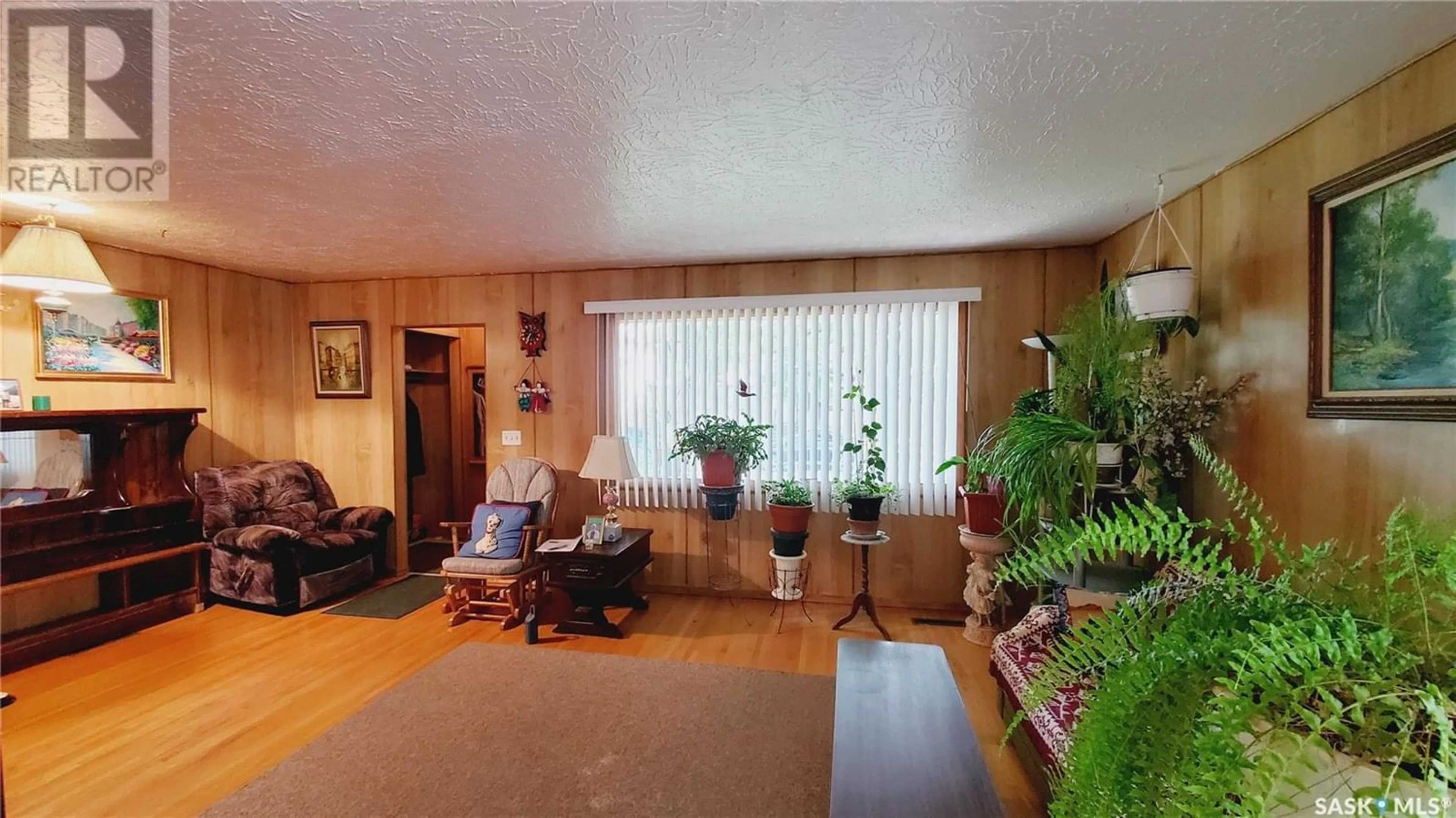 Living room for 1914 MONTREAL STREET, Regina Saskatchewan S4P1L3