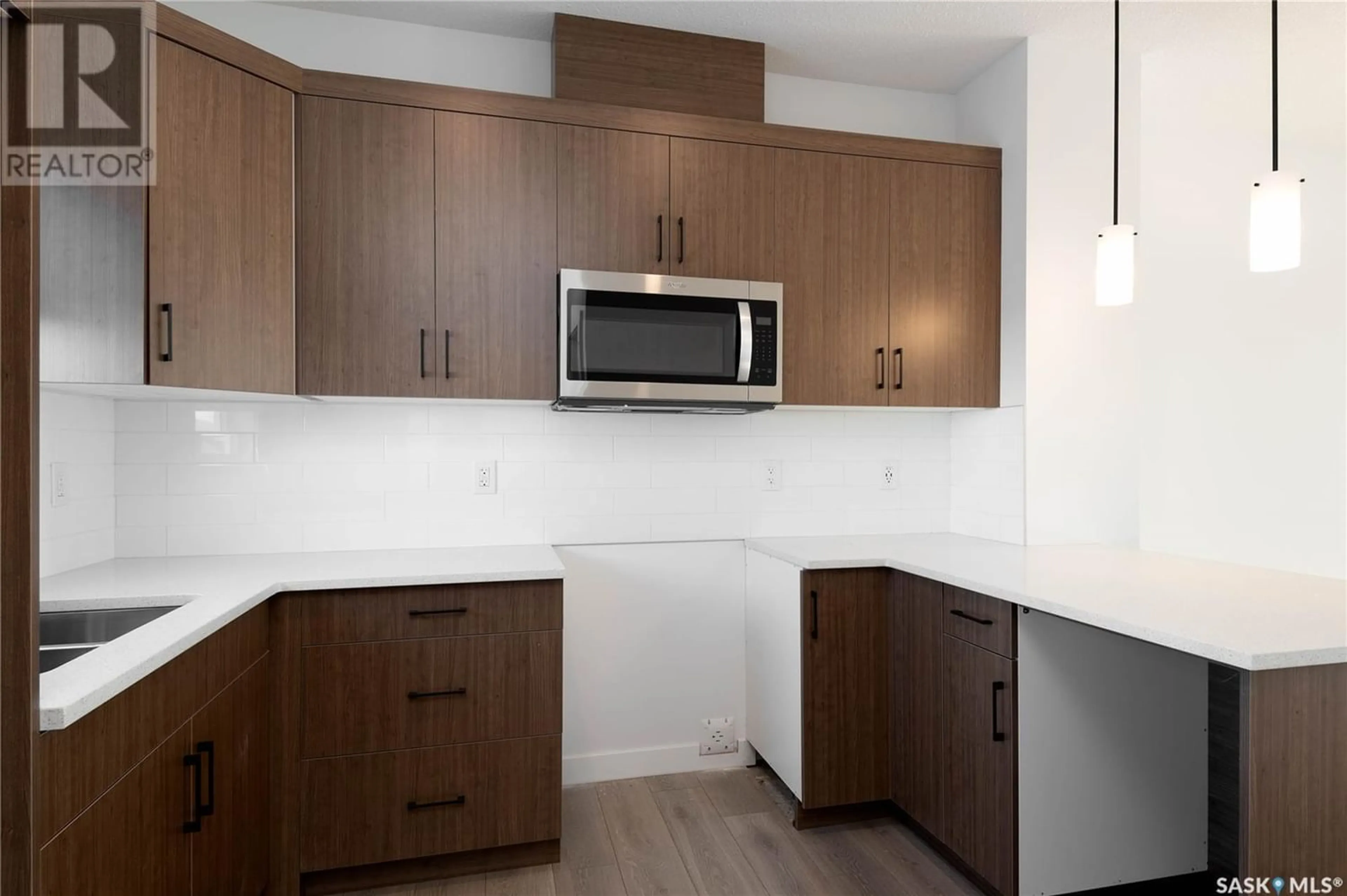 Standard kitchen for 7632 Mapleford BOULEVARD, Regina Saskatchewan S4Y0H1