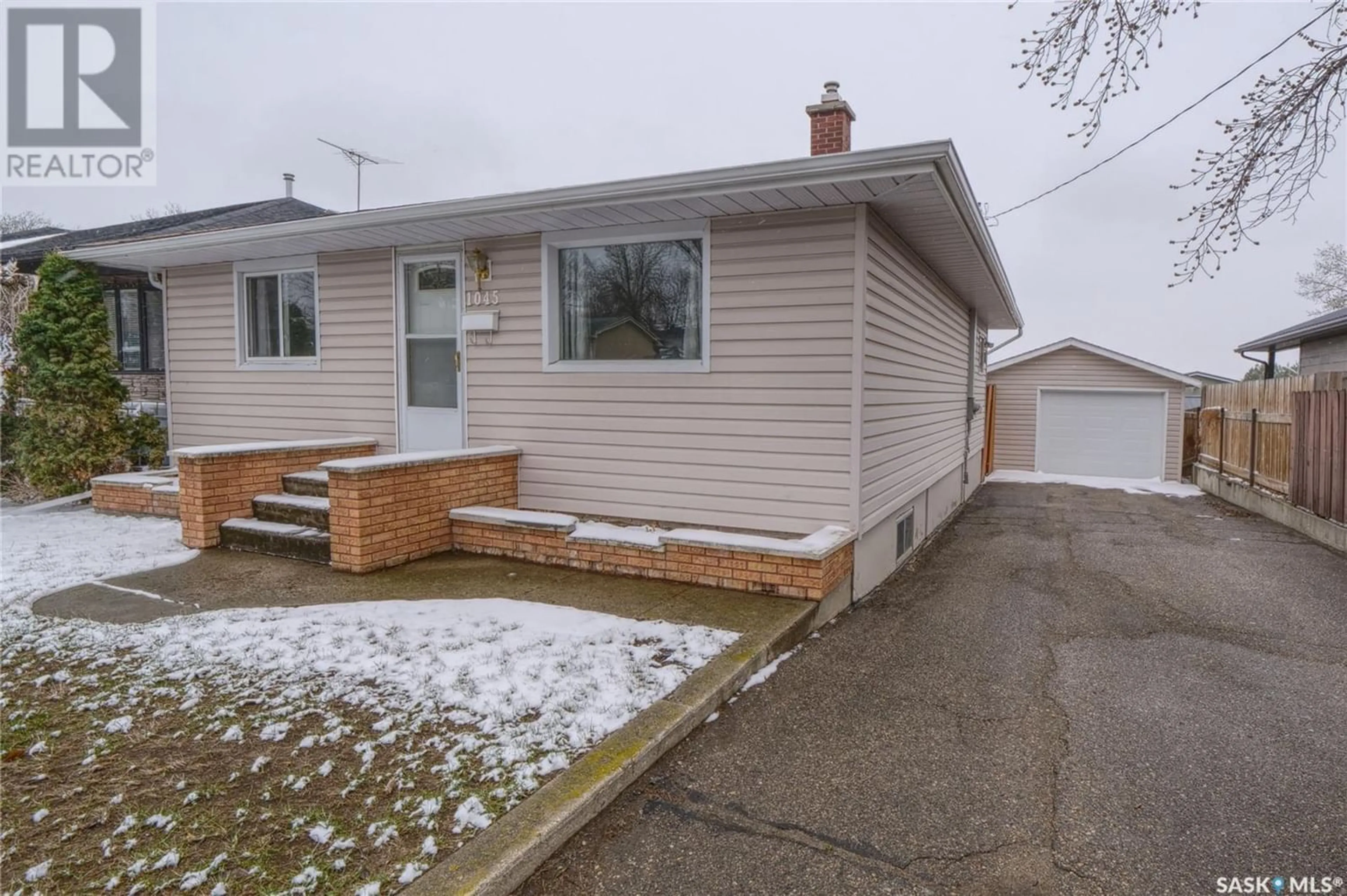 Frontside or backside of a home for 1045 Stadacona STREET W, Moose Jaw Saskatchewan S6H2B1