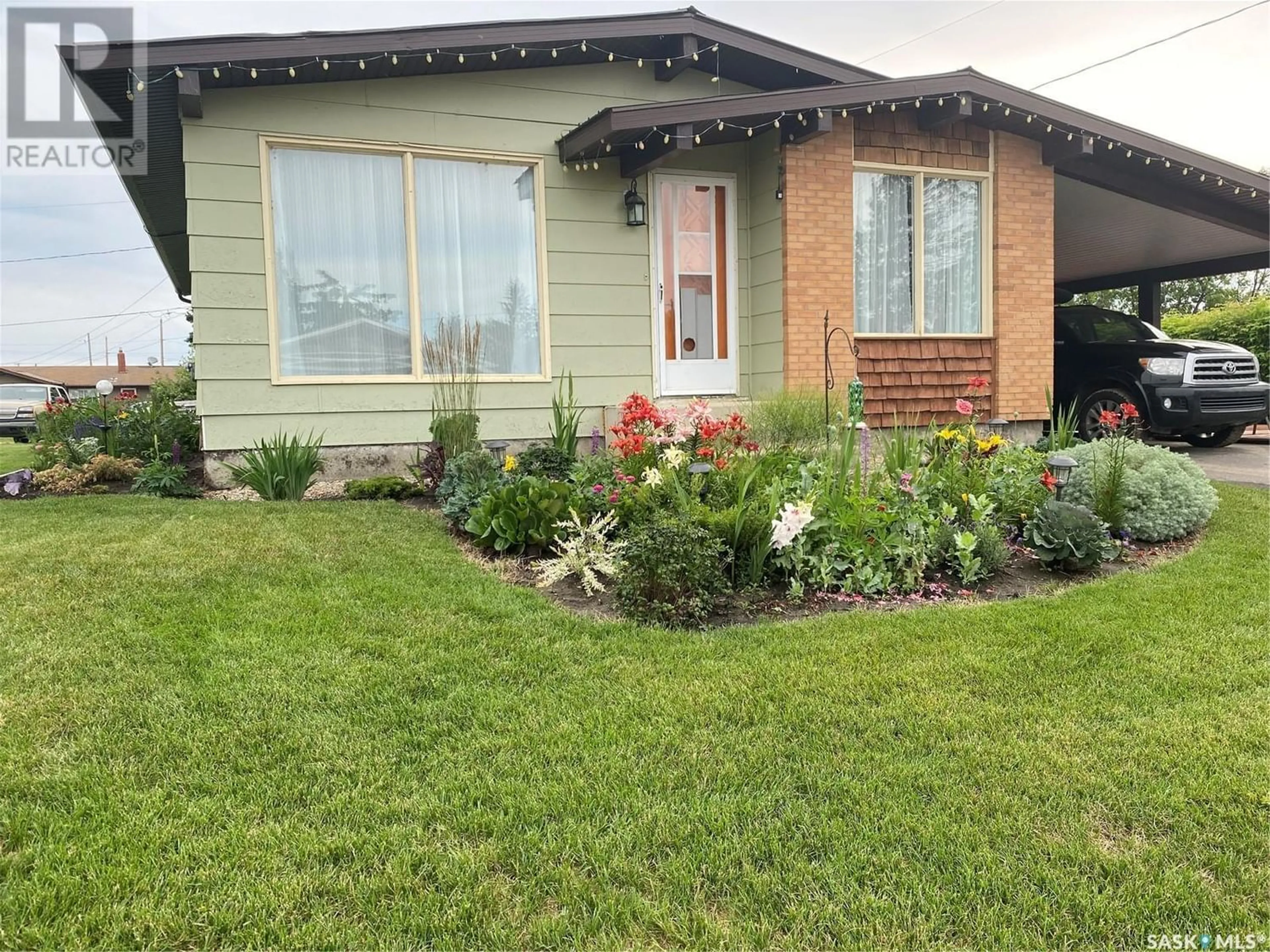 Frontside or backside of a home for 300 3rd AVENUE W, Debden Saskatchewan S0J0S0