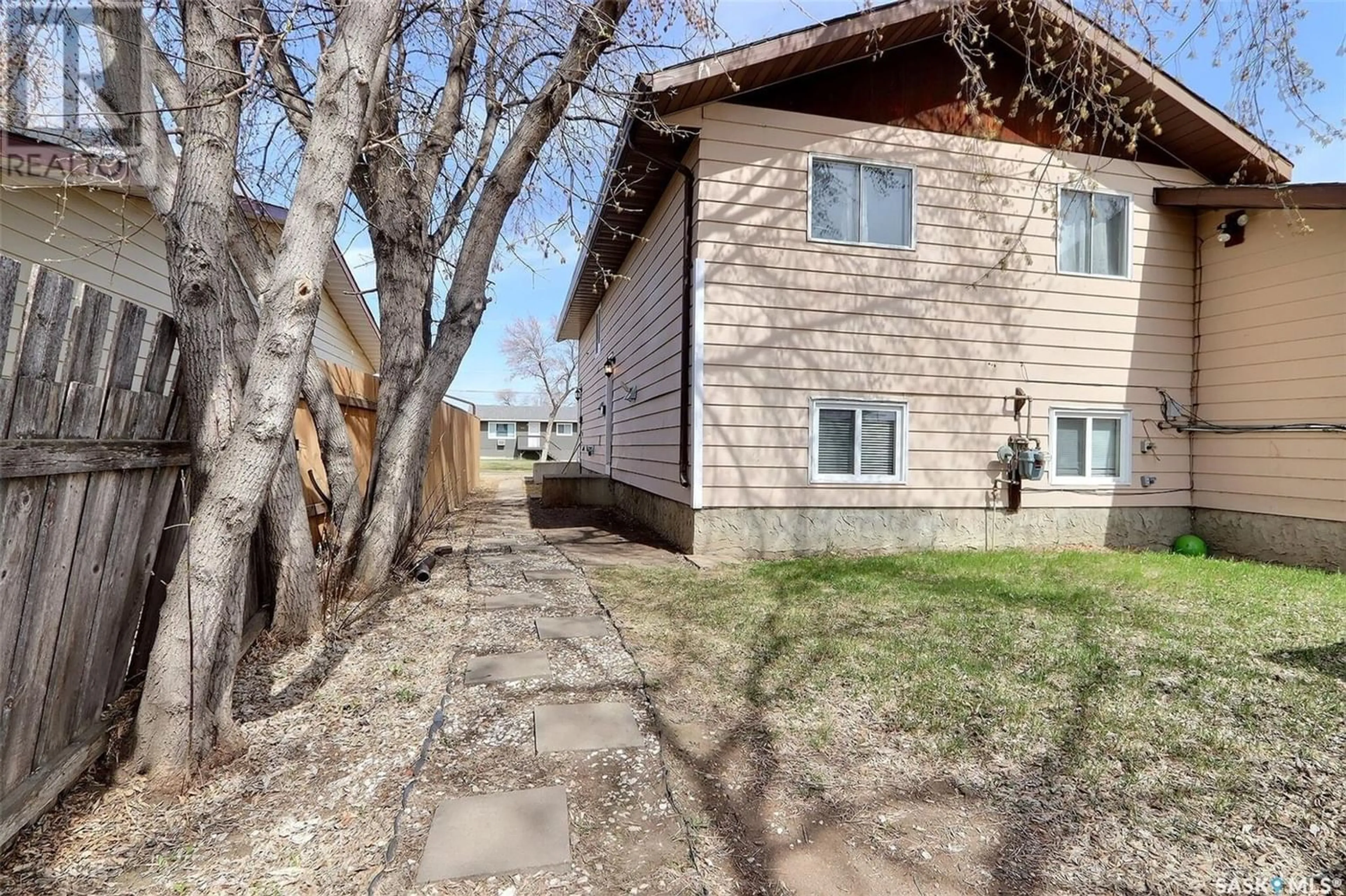 A pic from exterior of the house or condo for 861 7th STREET E, Prince Albert Saskatchewan S6V6T3